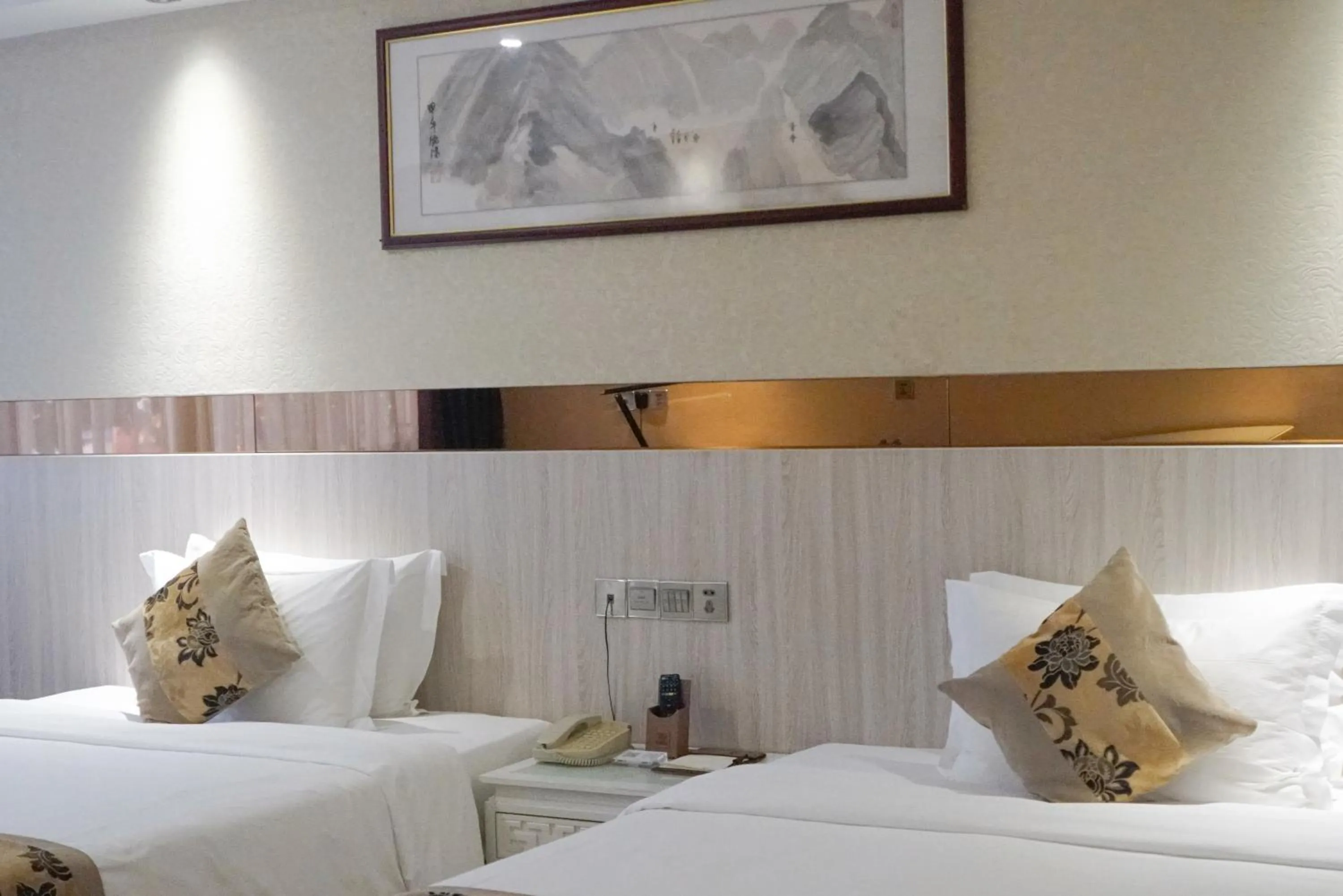 Bed in Paco Hotel Tianhe Coach Terminal Metro Satation Guangzhou-Free Shuttle Bus for Canton Fair