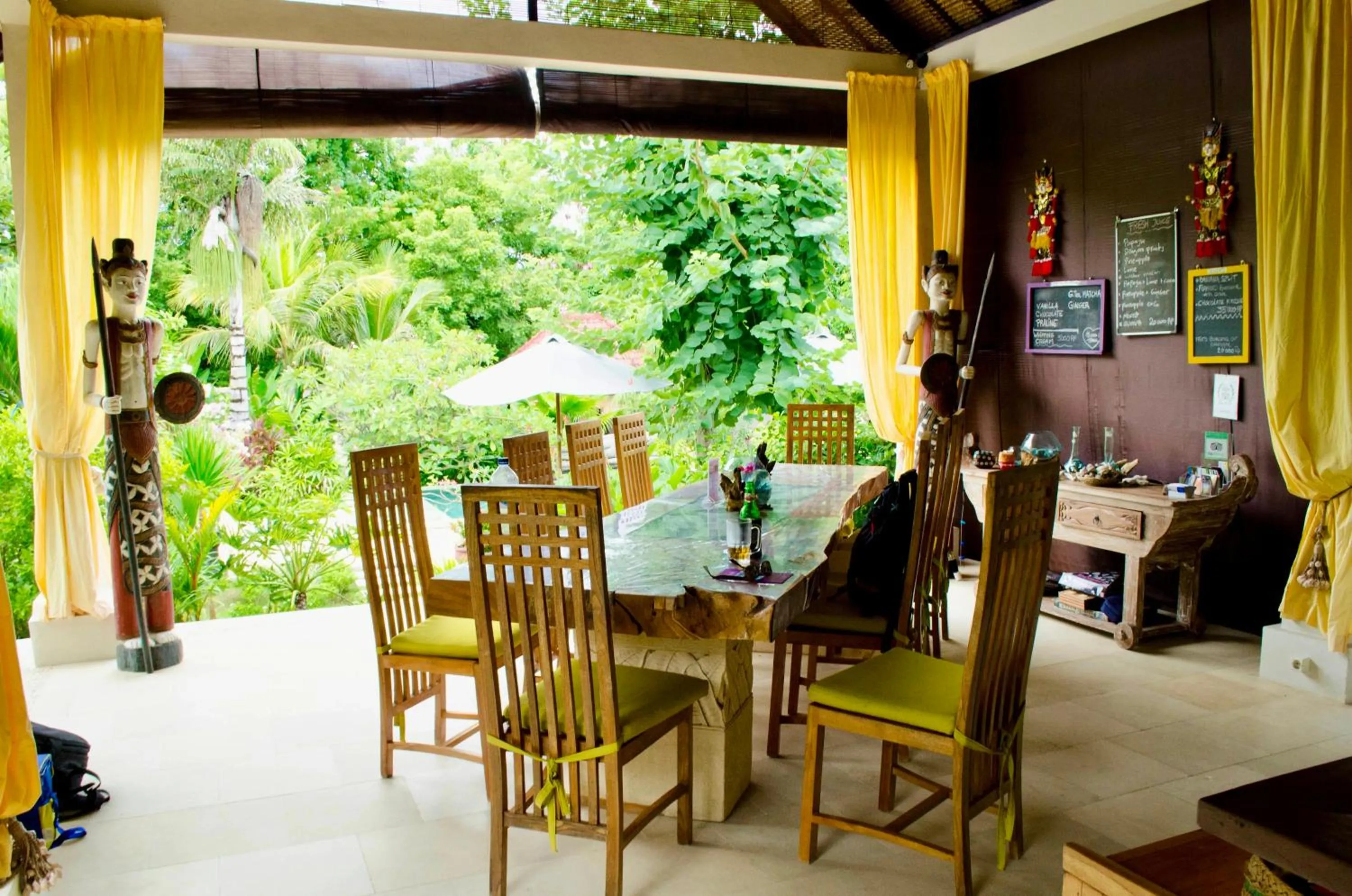 Restaurant/places to eat in Minabali Bunga'lo