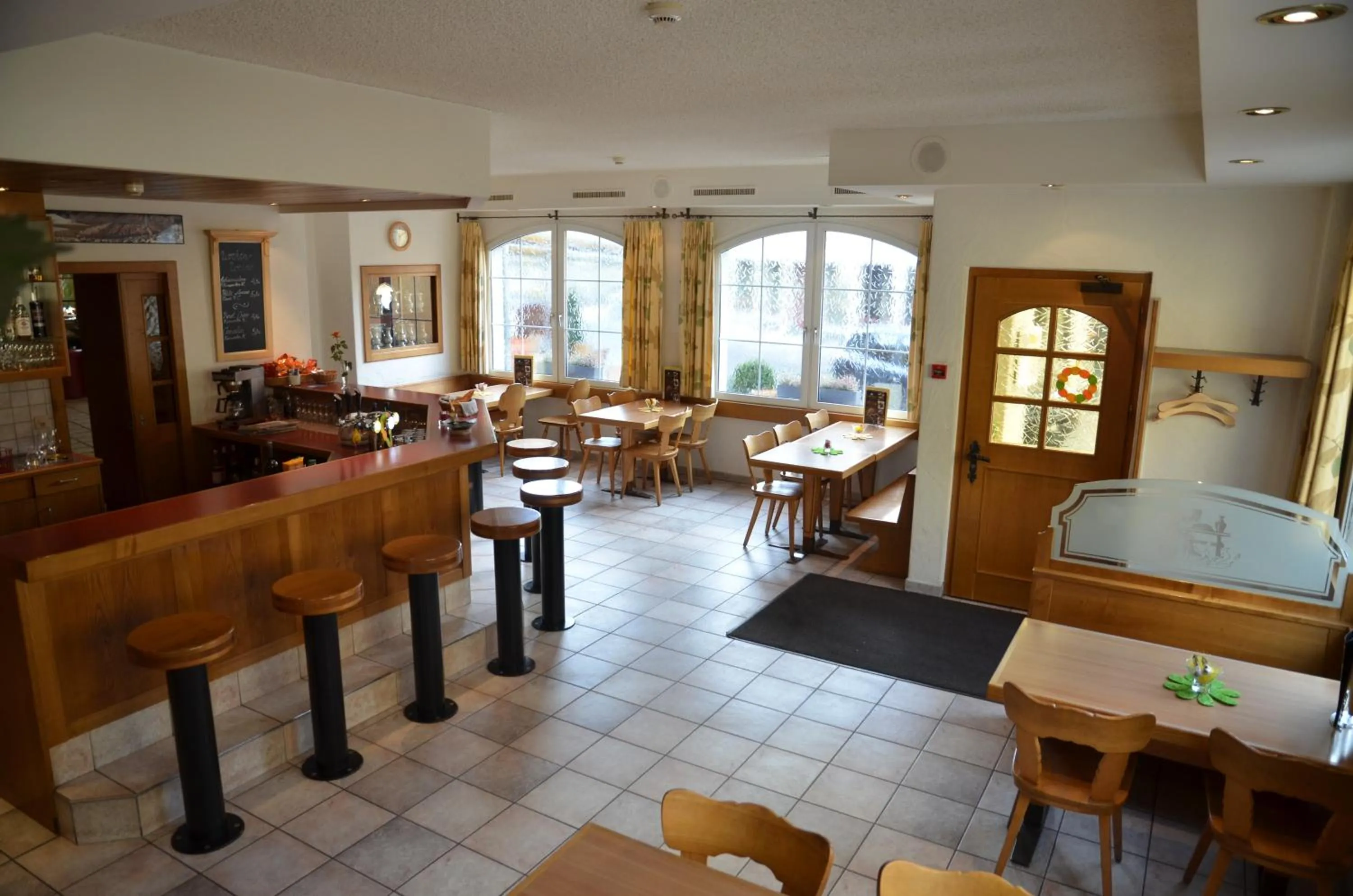 Restaurant/places to eat in Hotel Arkanum