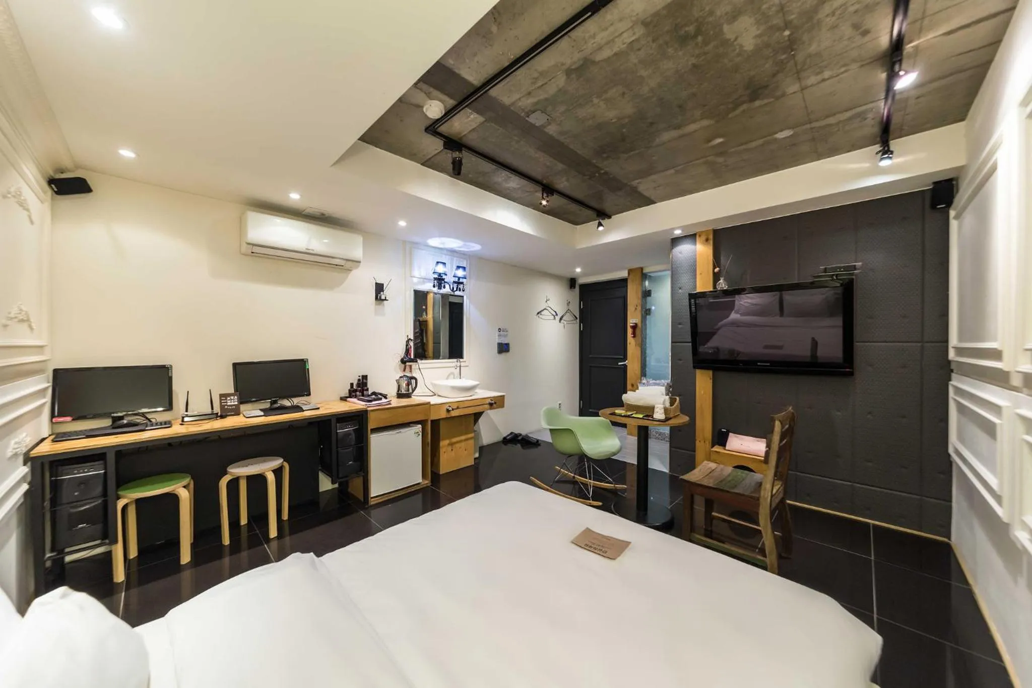 TV/Entertainment Center in Hotel Yaja Yeongdeungpo