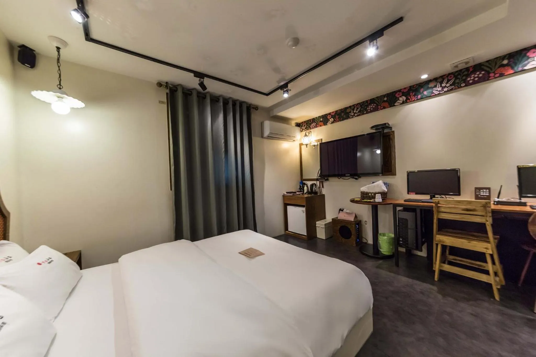 TV/Entertainment Center in Hotel Yaja Yeongdeungpo