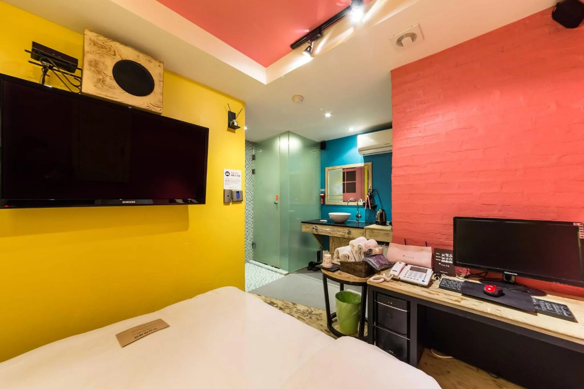 TV/Entertainment Center in Hotel Yaja Yeongdeungpo