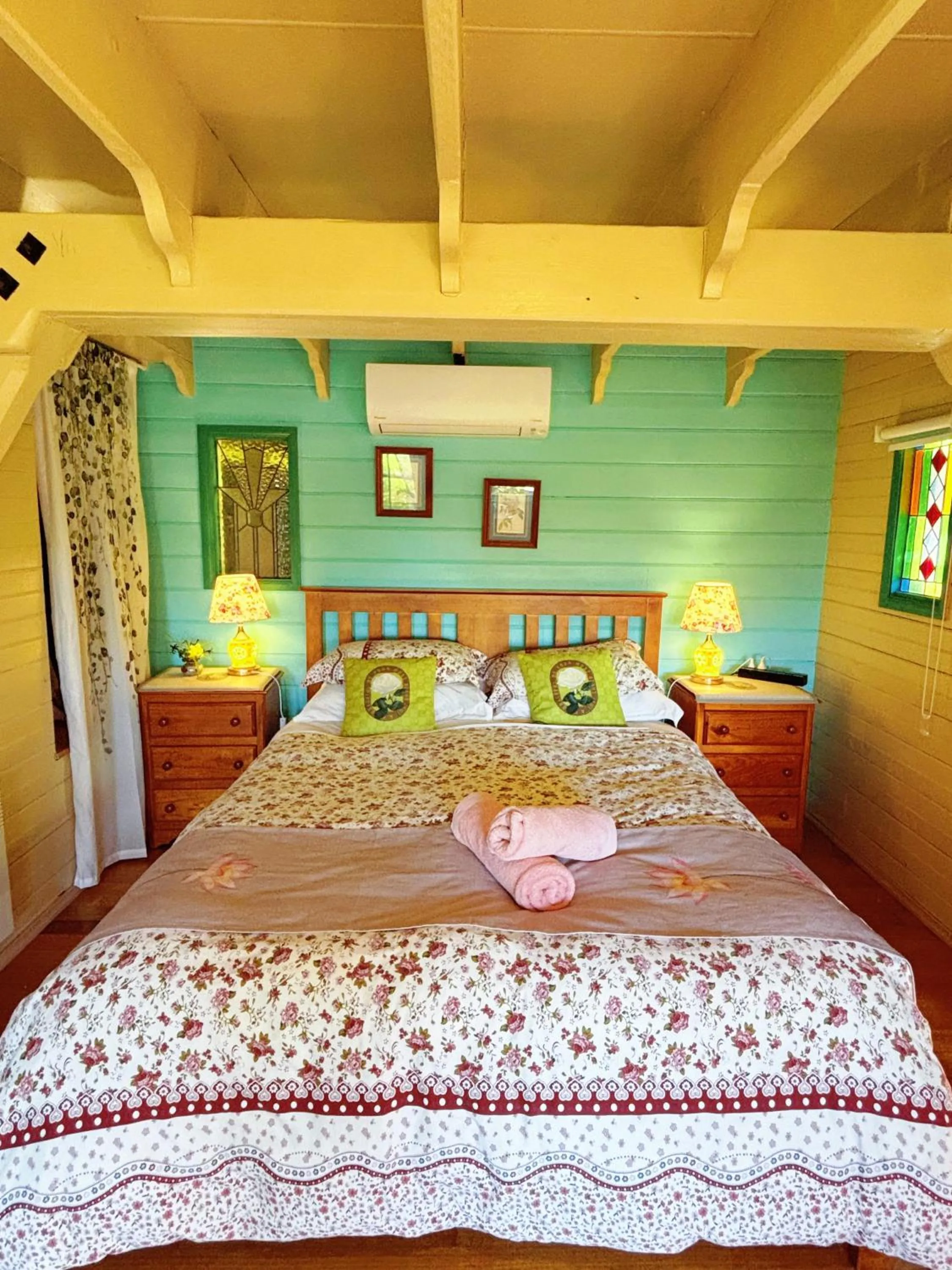 Bed in The Goat and Goose Bed & Breakfast