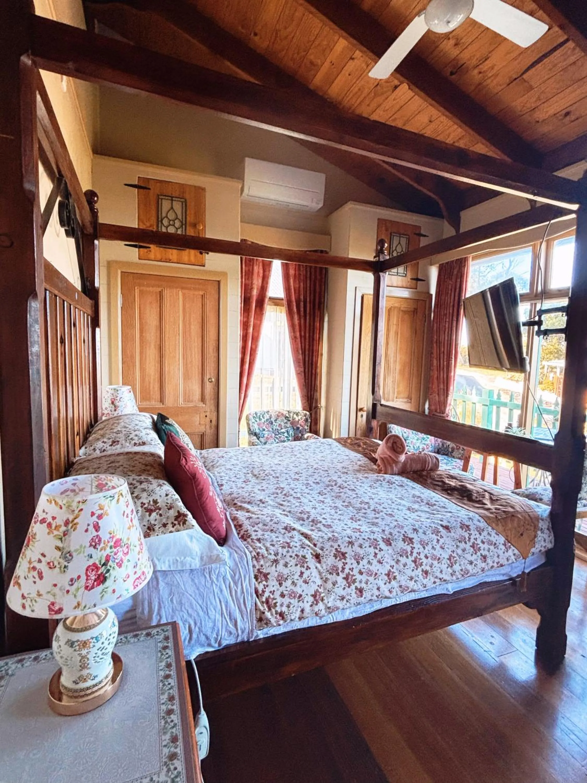 Bed in The Goat and Goose Bed & Breakfast