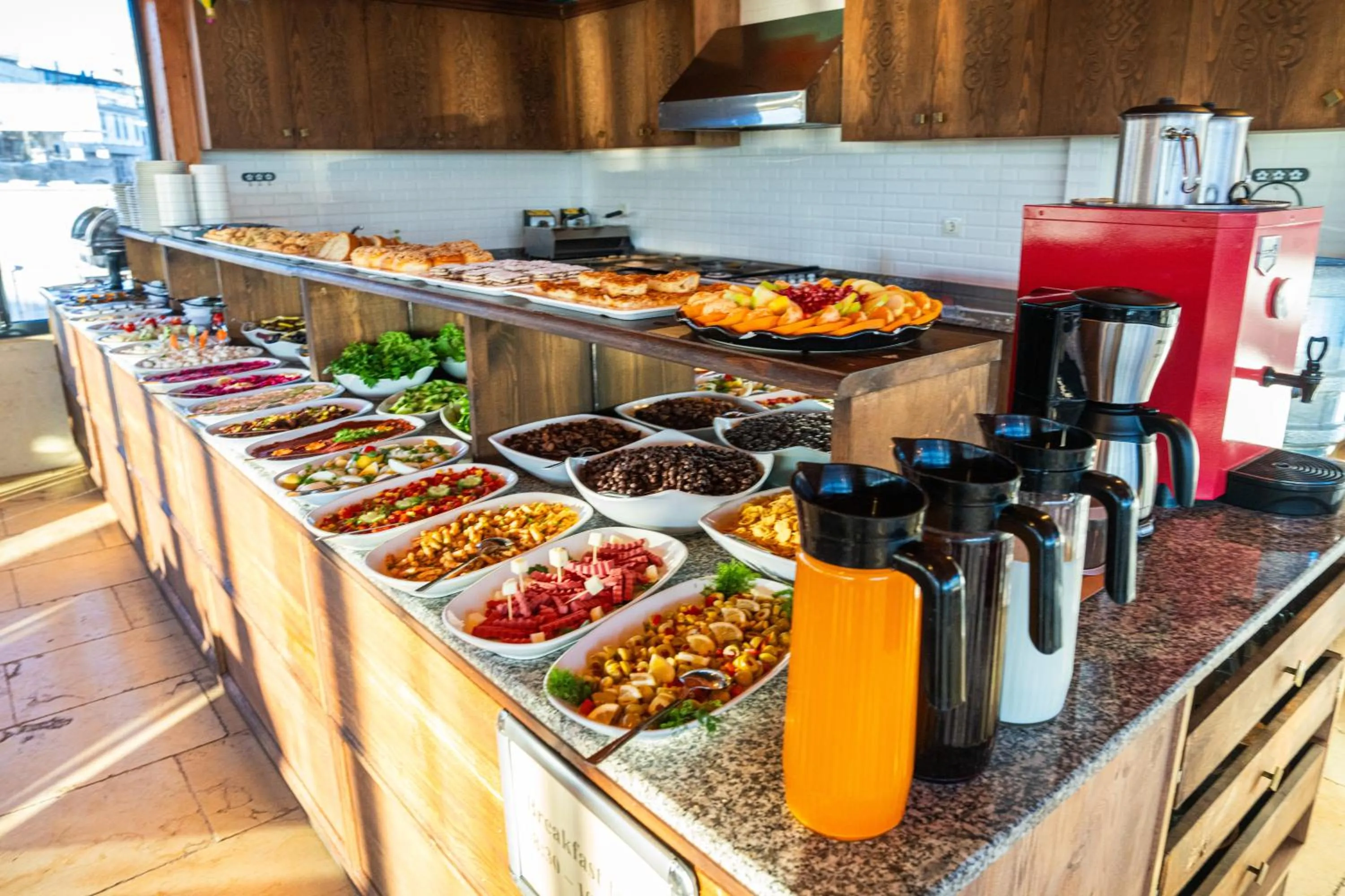 Food and drinks in Rustic Caves