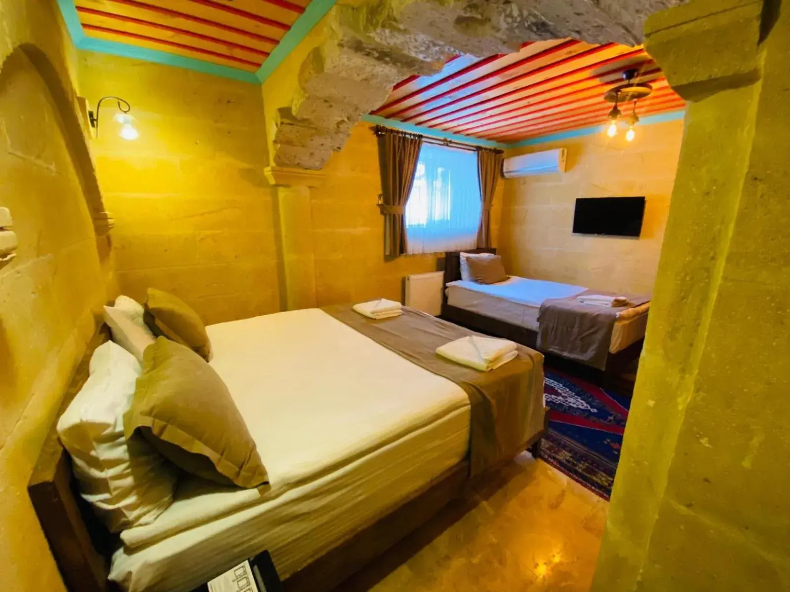 Economy Triple Room in Rustic Caves Economy Triple Room in Rustic Caves