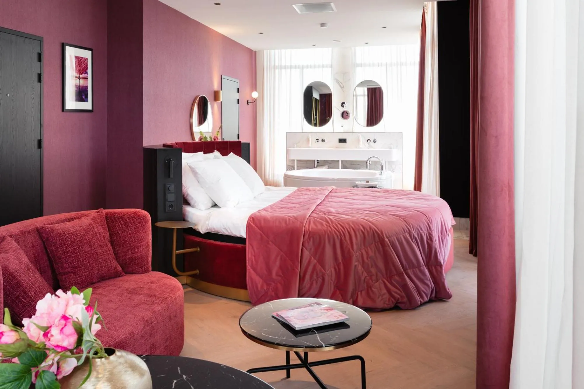 Bed in Van der Valk TheaterHotel De Oranjerie