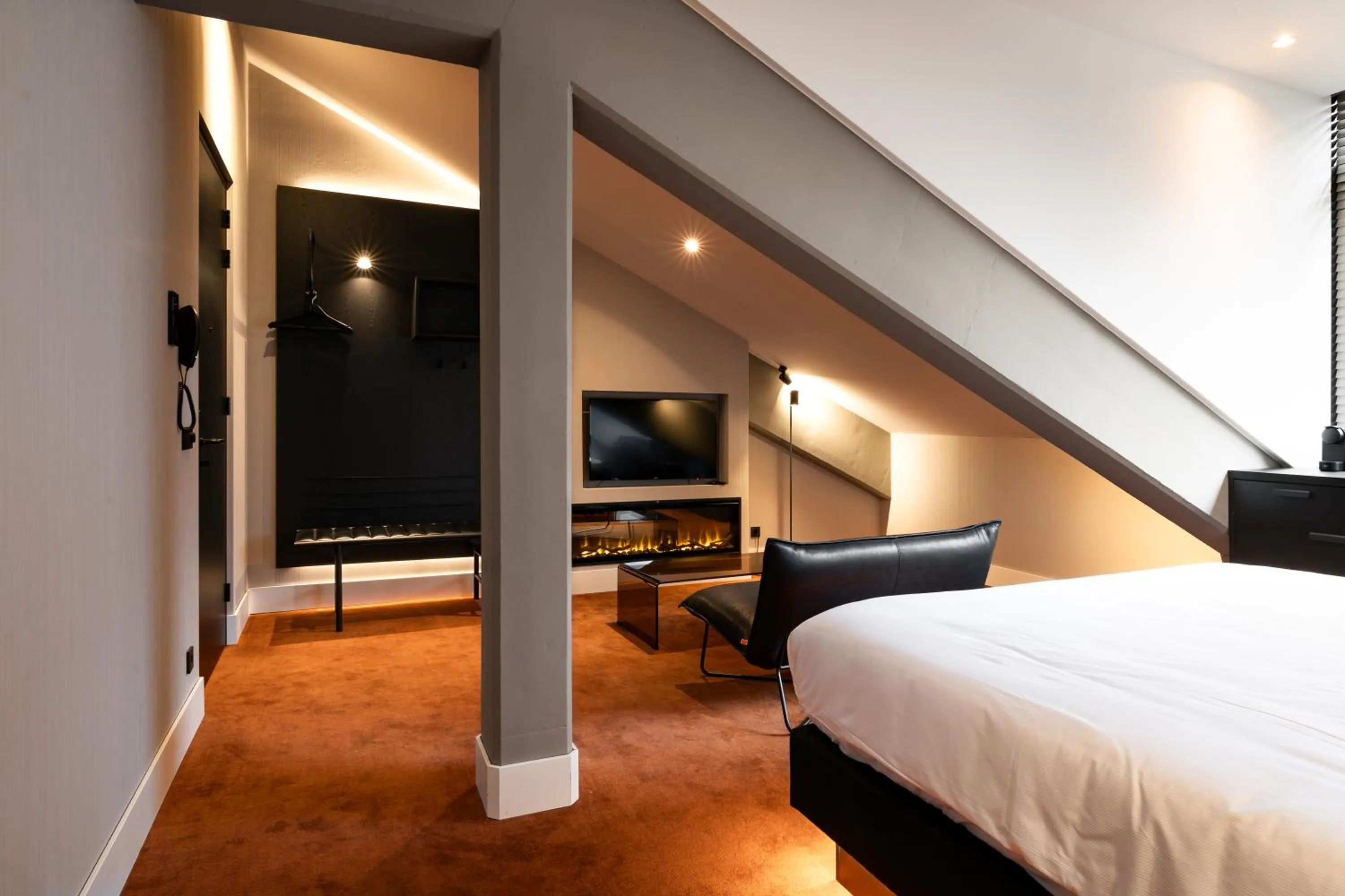 Seating area, Bed in Van der Valk TheaterHotel De Oranjerie