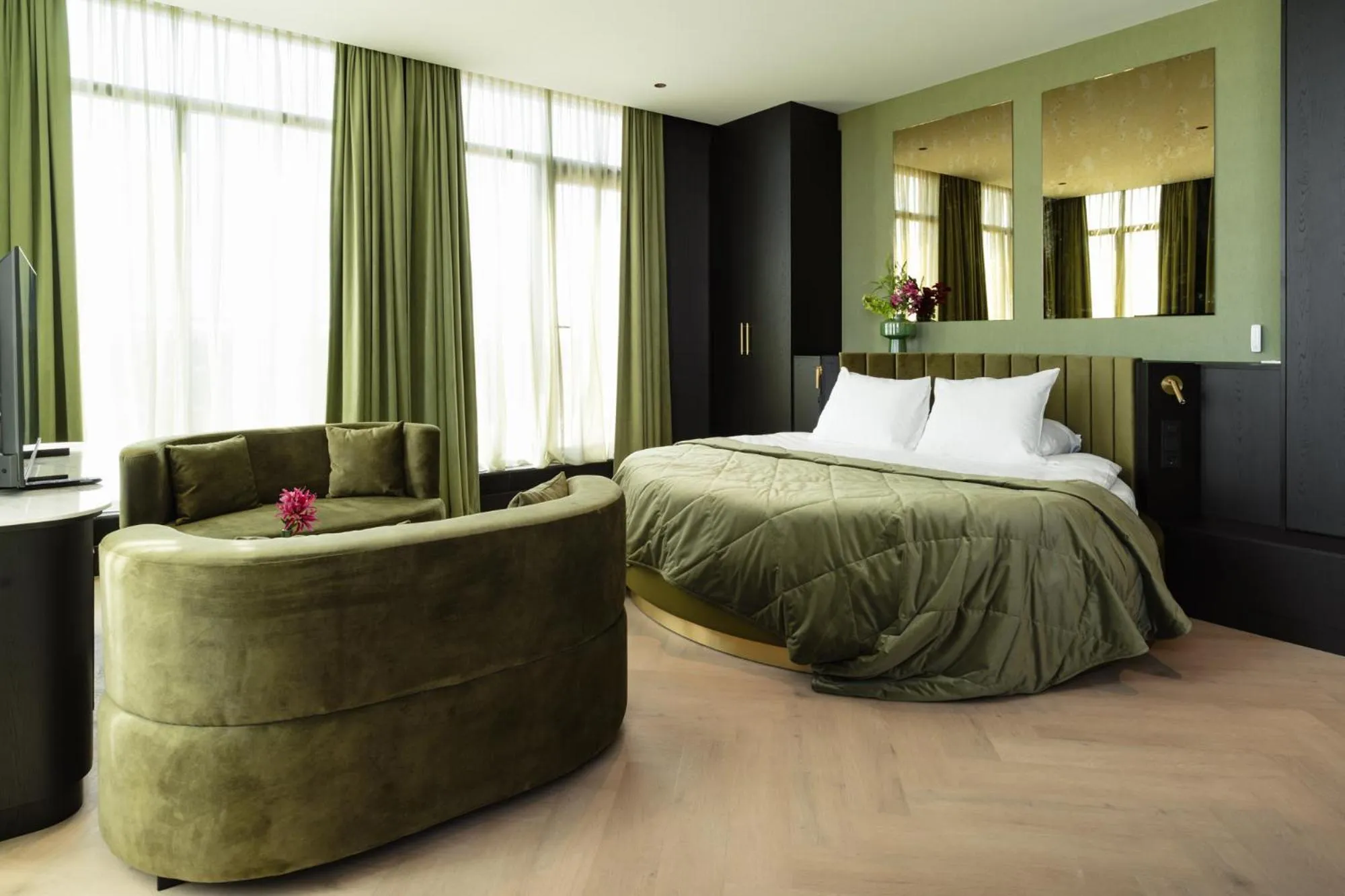 Bedroom, Bed in Van der Valk TheaterHotel De Oranjerie