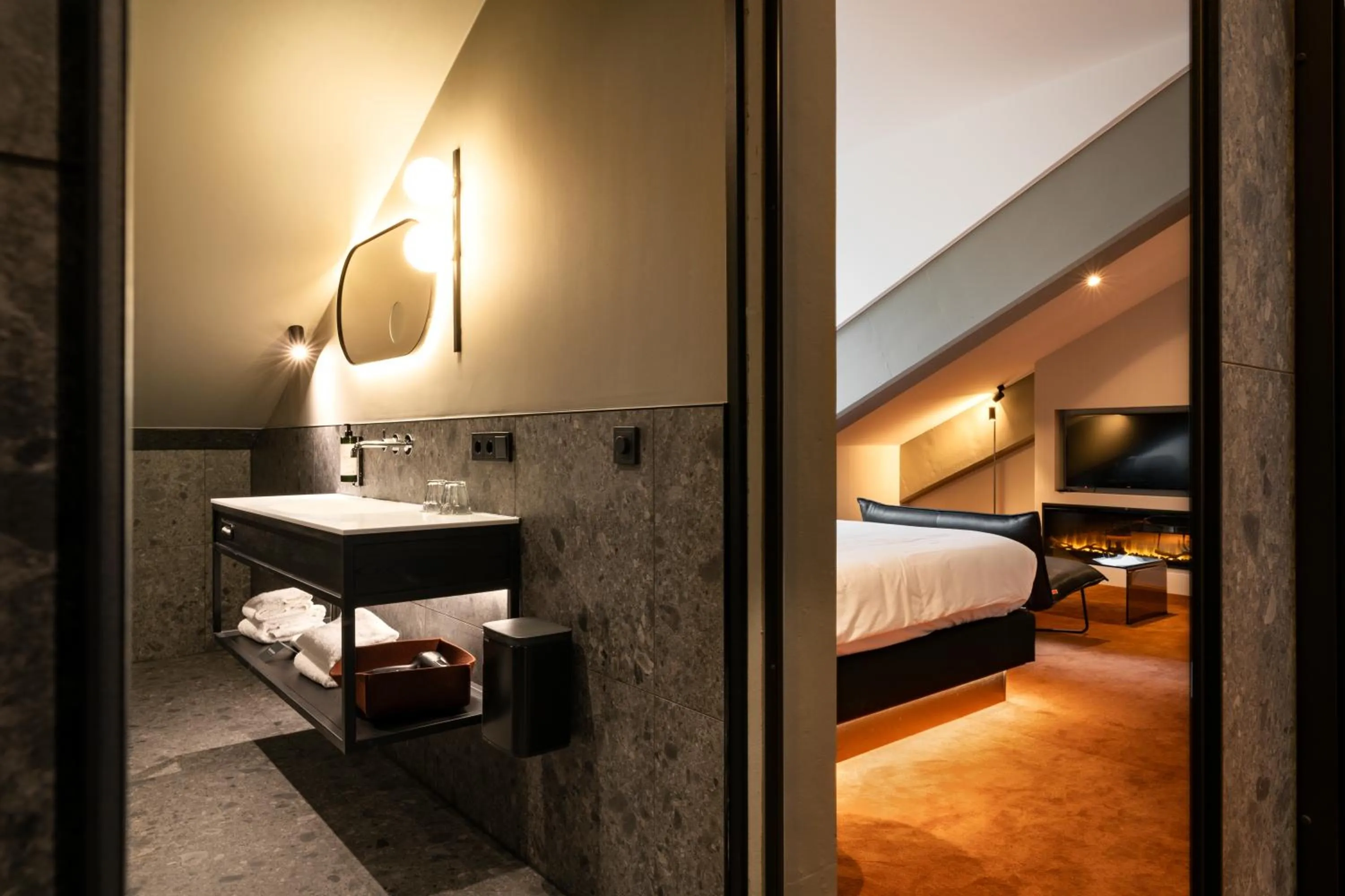 Photo of the whole room, Bed in Van der Valk TheaterHotel De Oranjerie