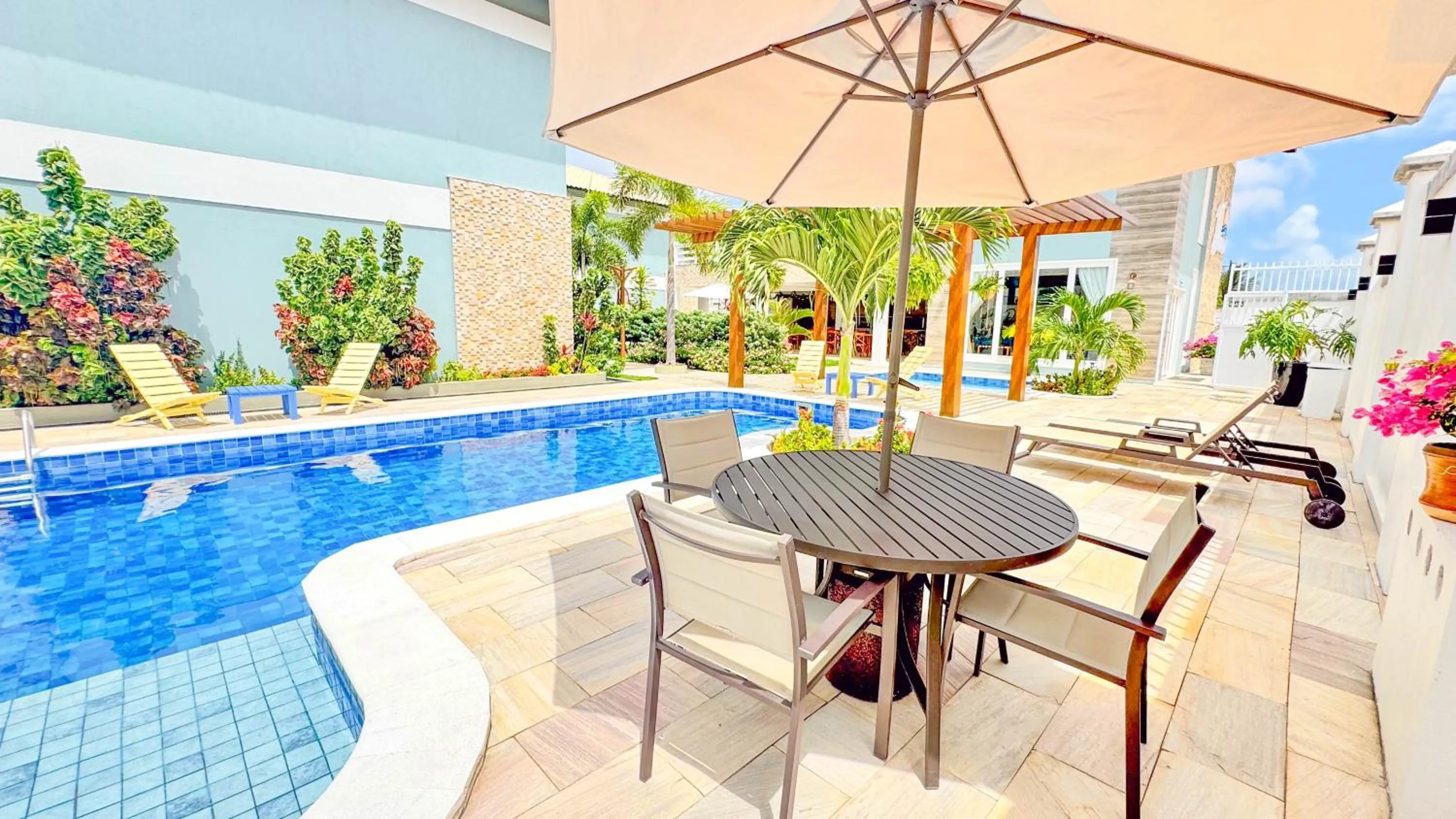 Swimming pool in Pousada Diane