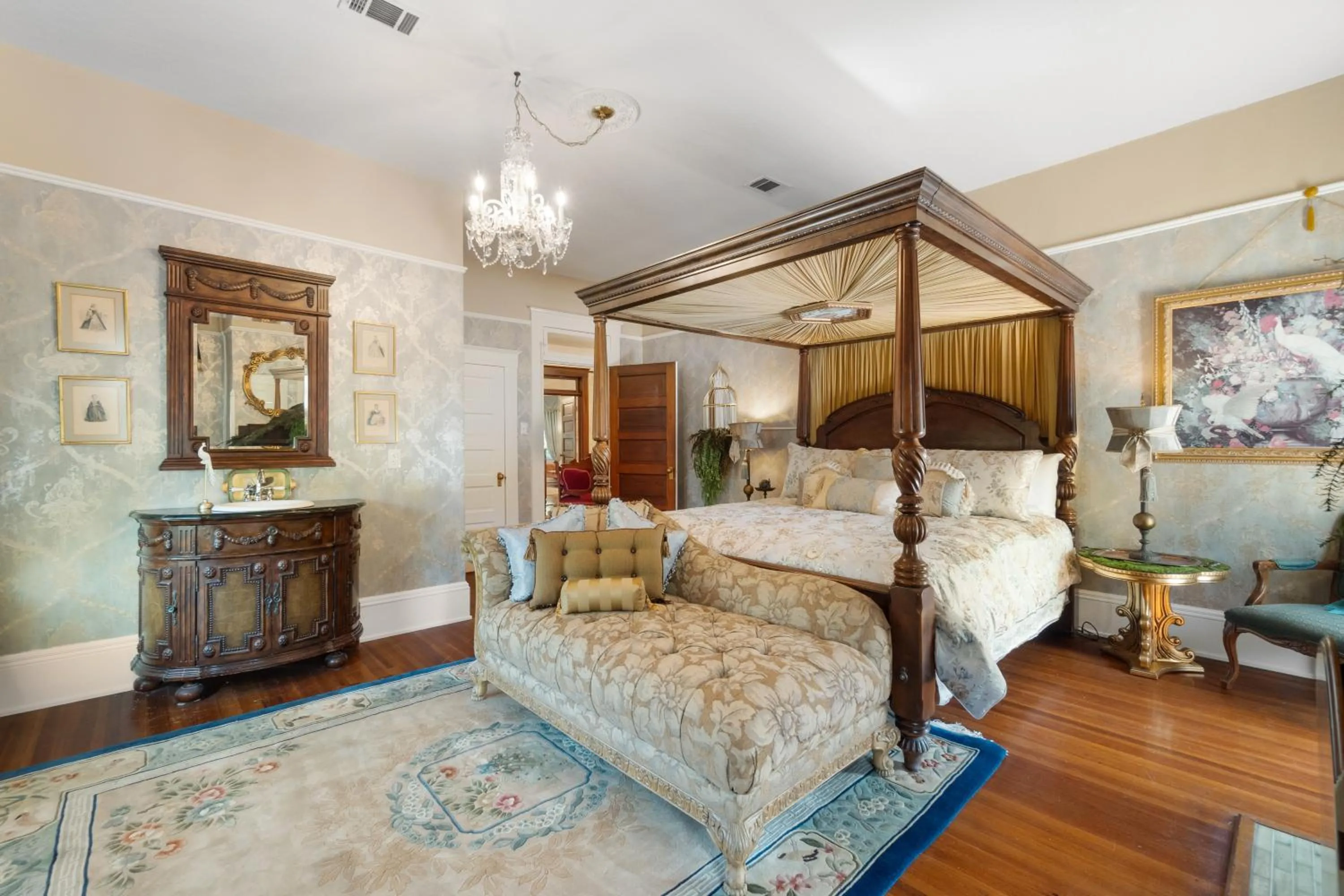 Ross Mansion Bed & Breakfast