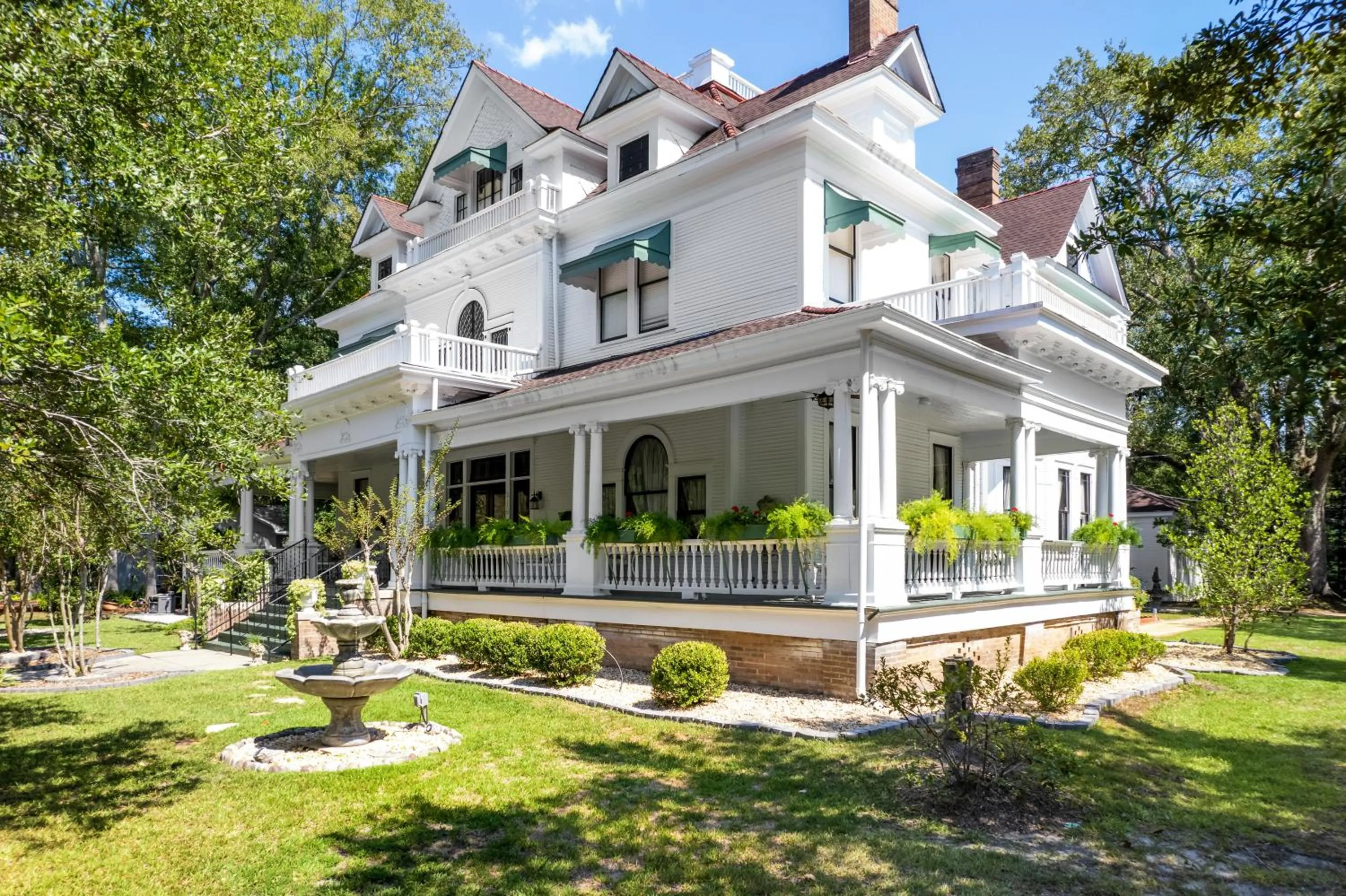 Ross Mansion Bed & Breakfast