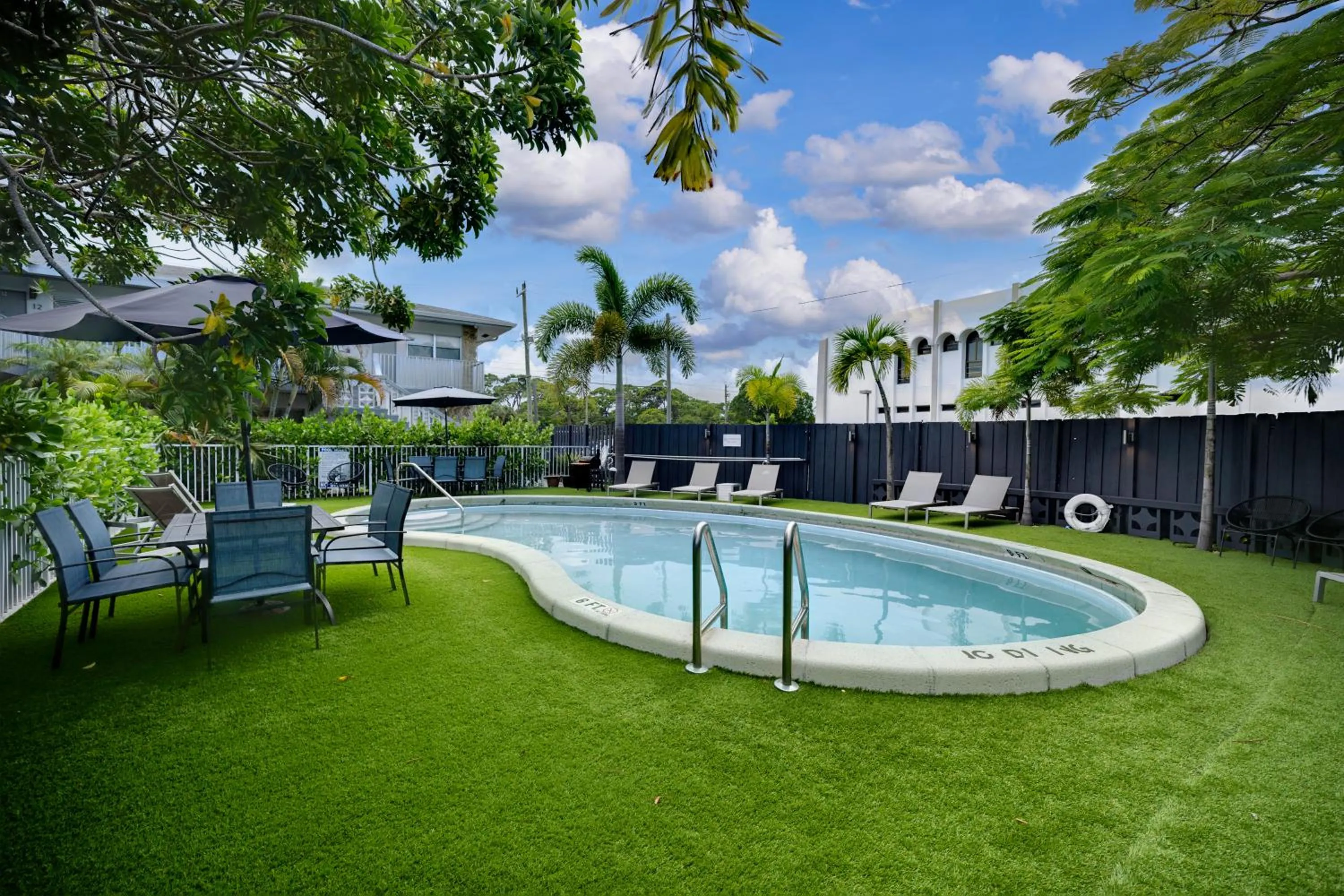 Patio in Holiday Park Apartments by Lowkl