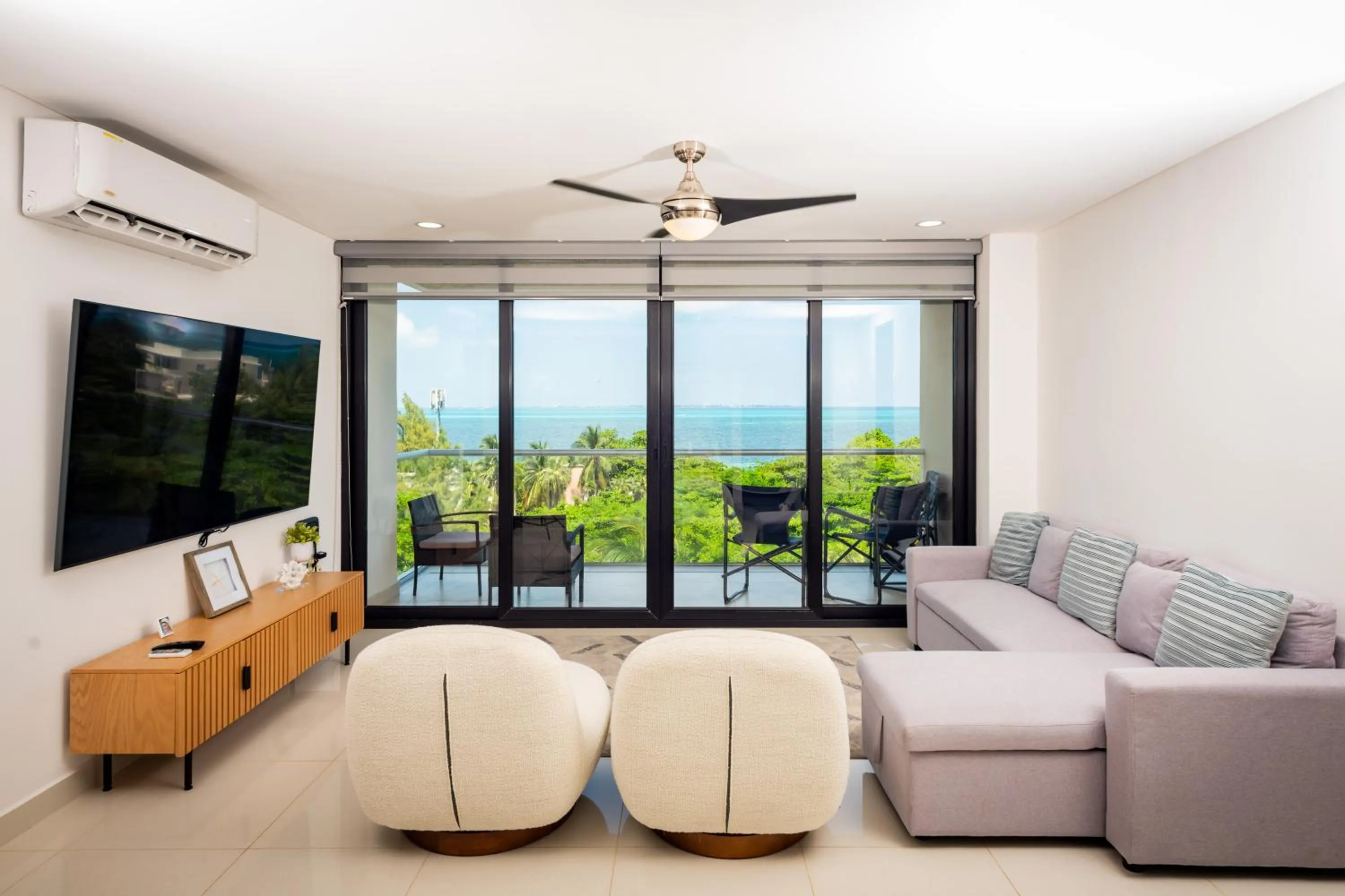 Aloja oceanview in the Hotel Zone