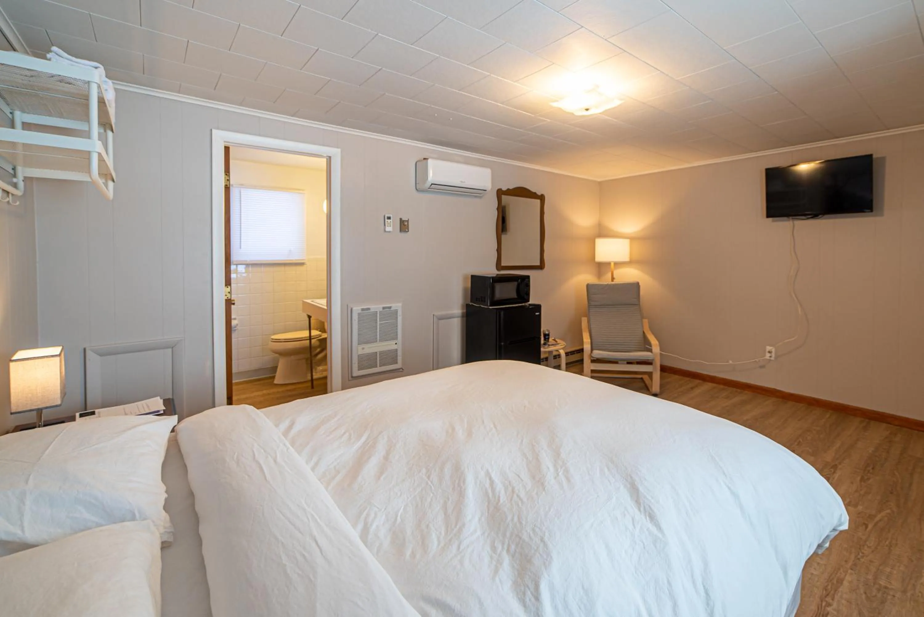 Bed in Star Gate Motel