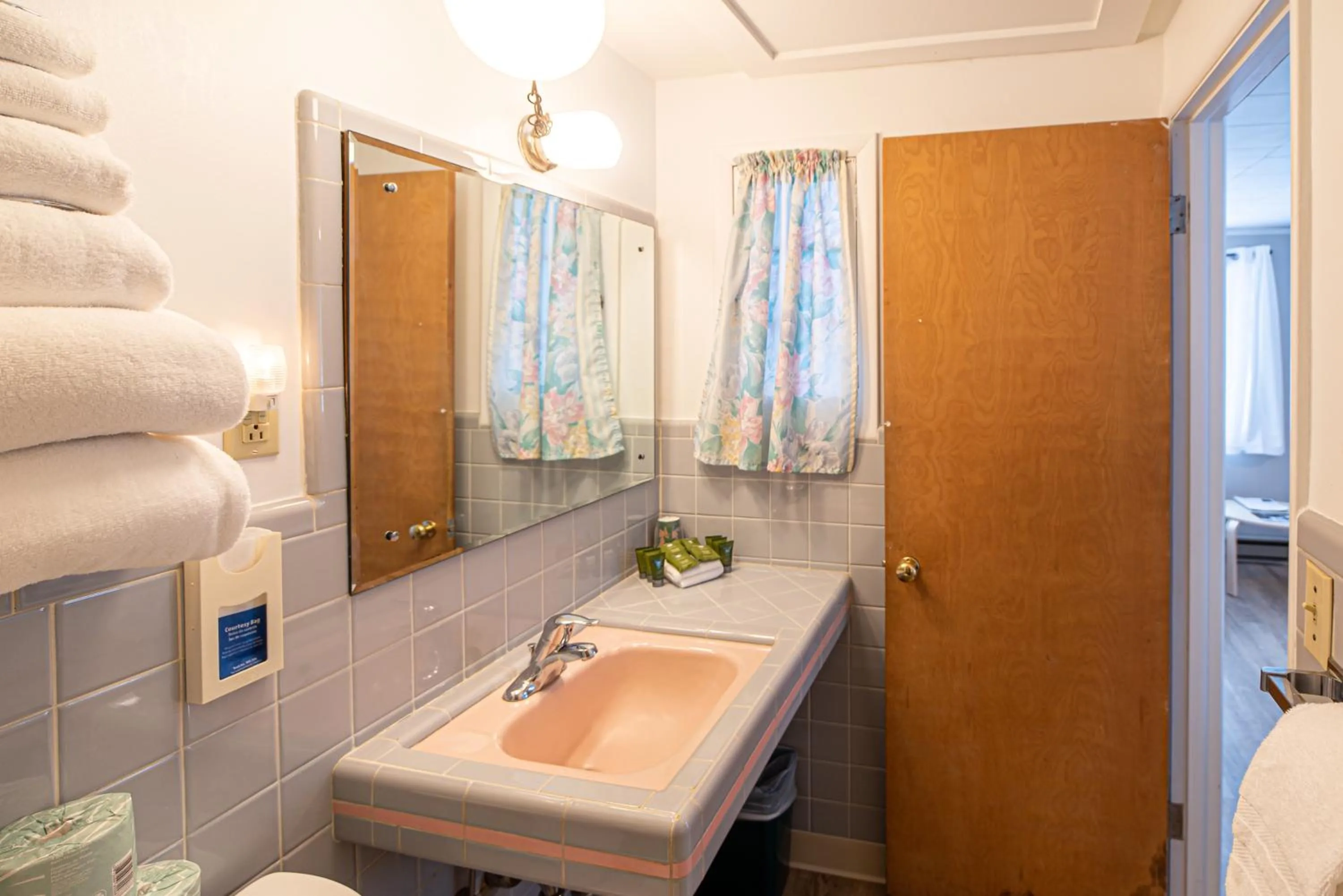 Toilet in Star Gate Motel