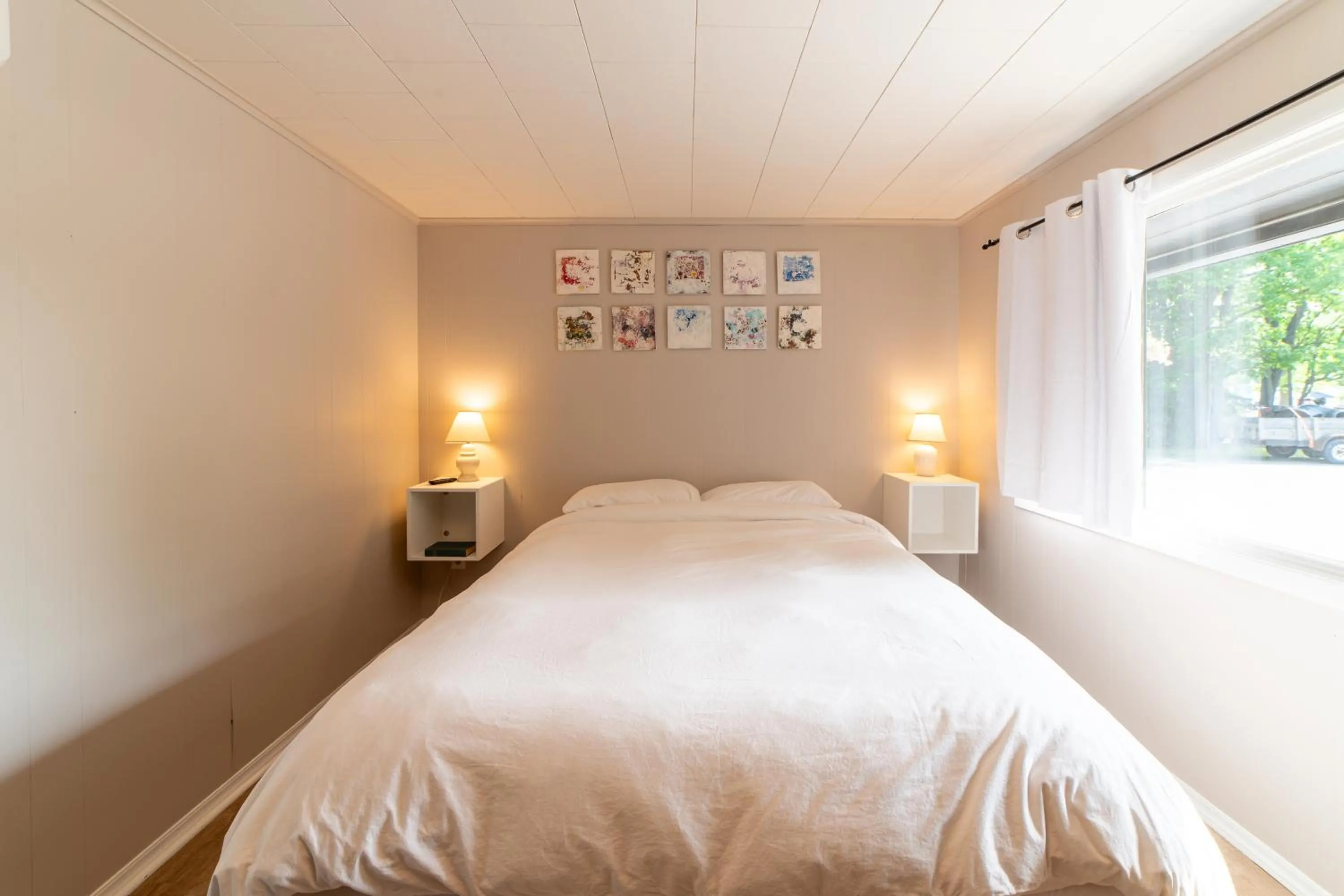 Bed in Star Gate Motel
