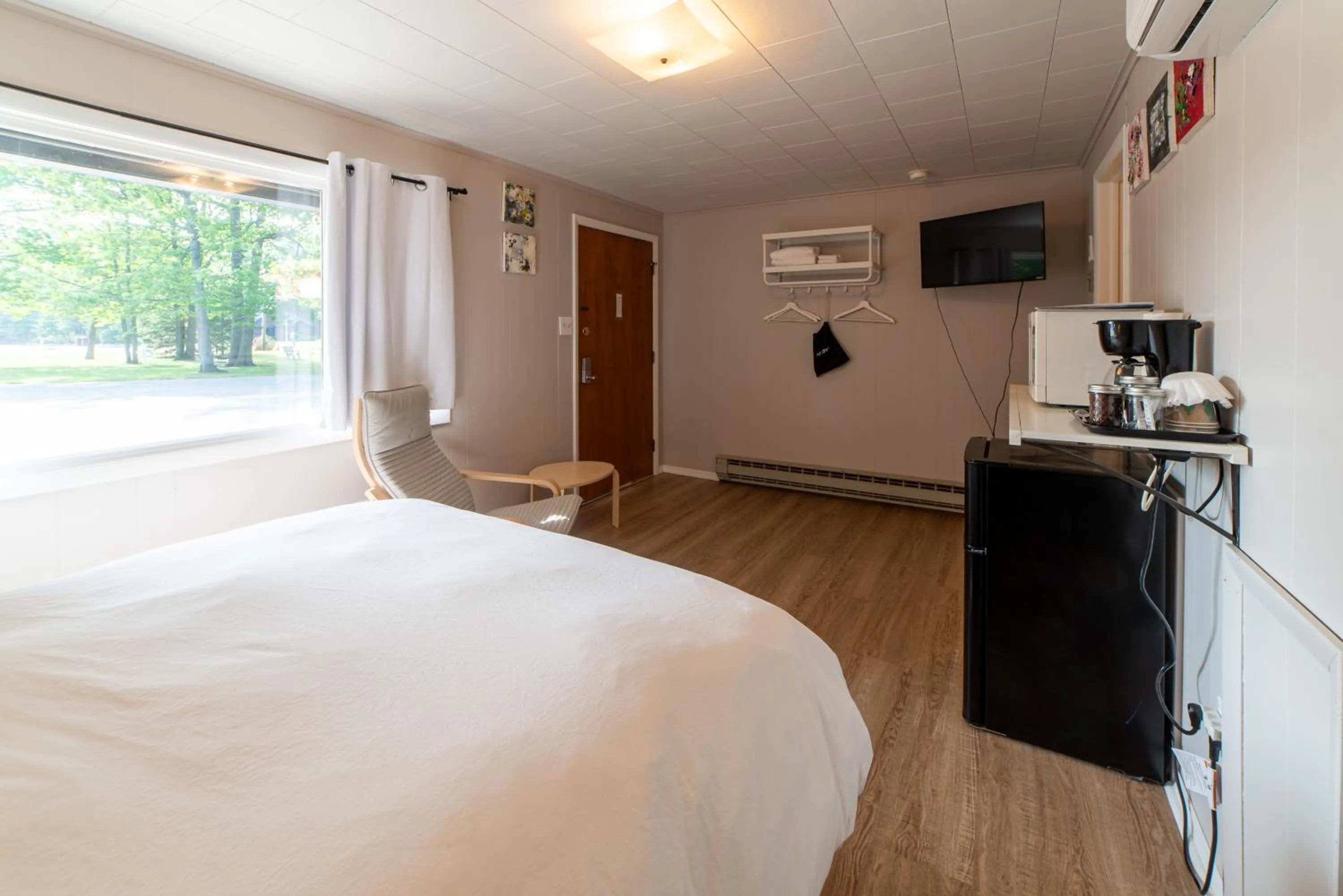 TV and multimedia, Bed in Star Gate Motel