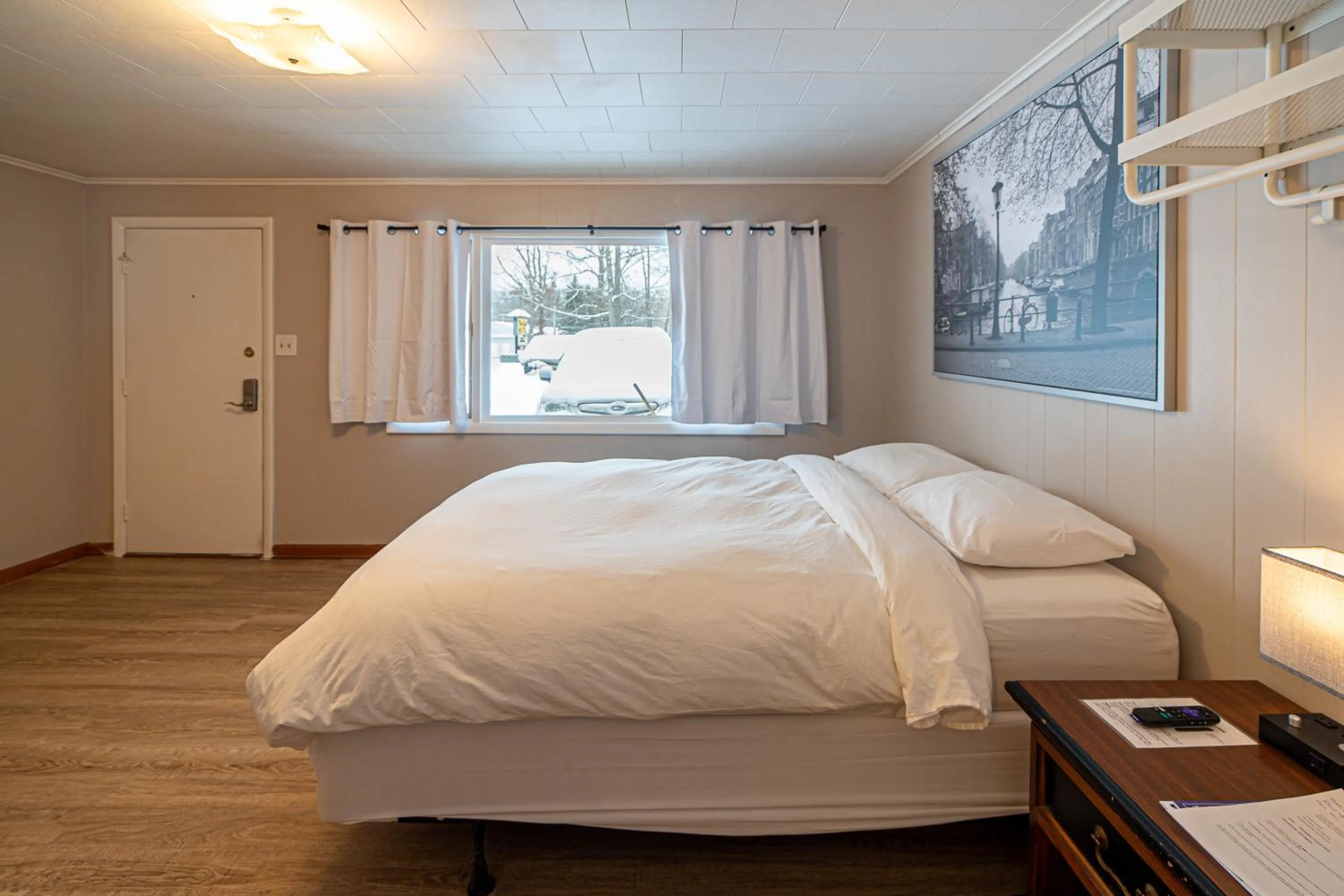 Bed in Star Gate Motel