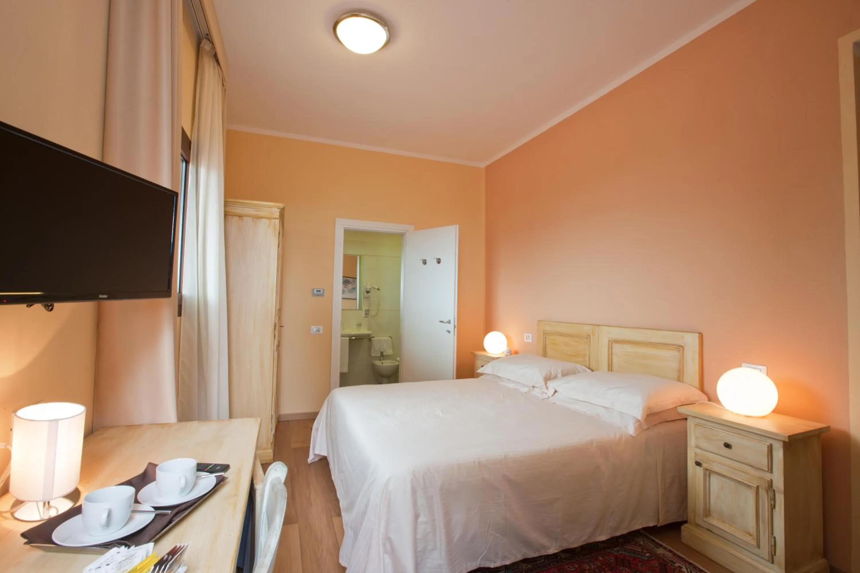 Photo of the whole room, Bed in La Trigola