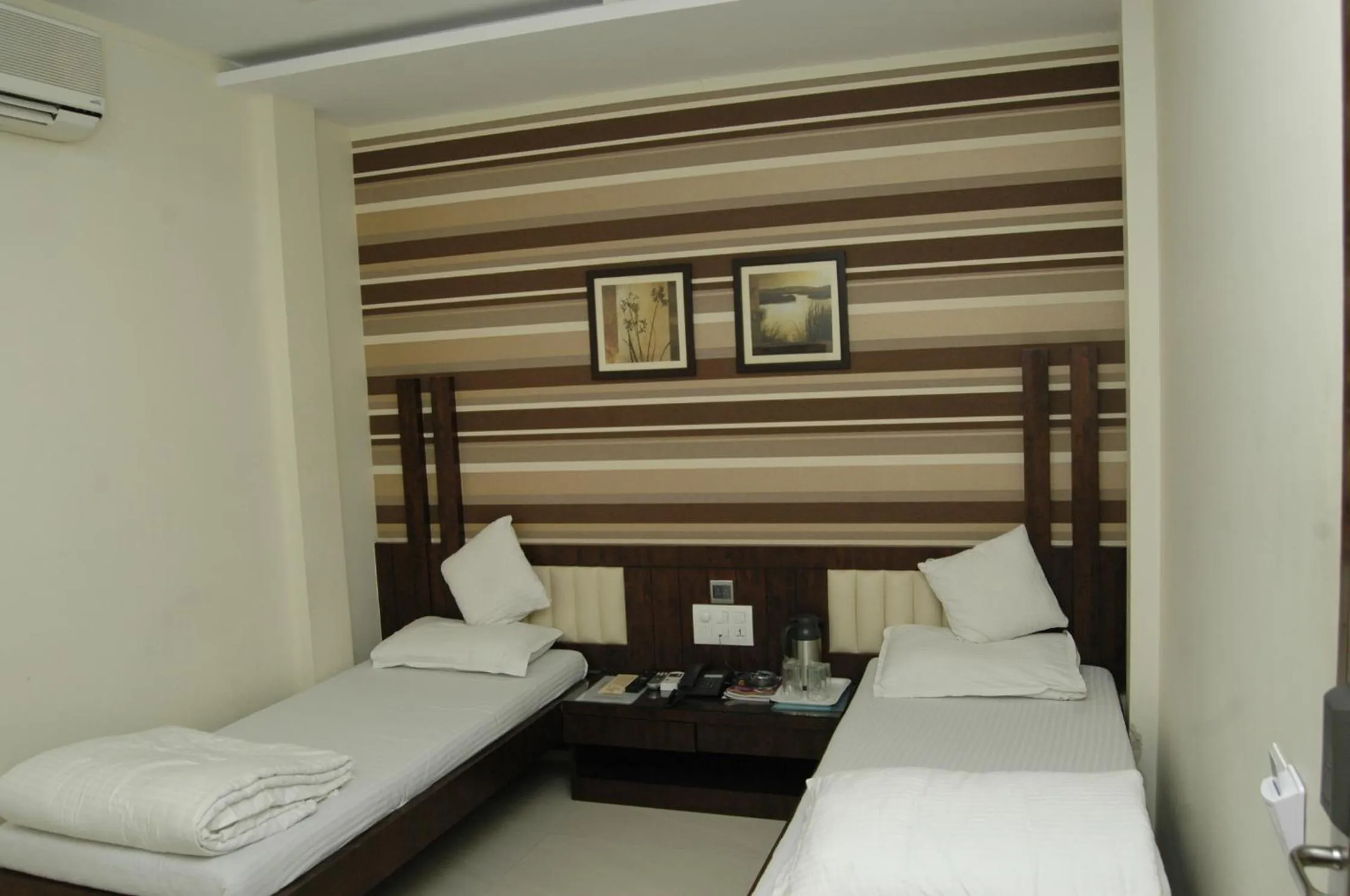 Bed in Hotel Causeway, Colaba