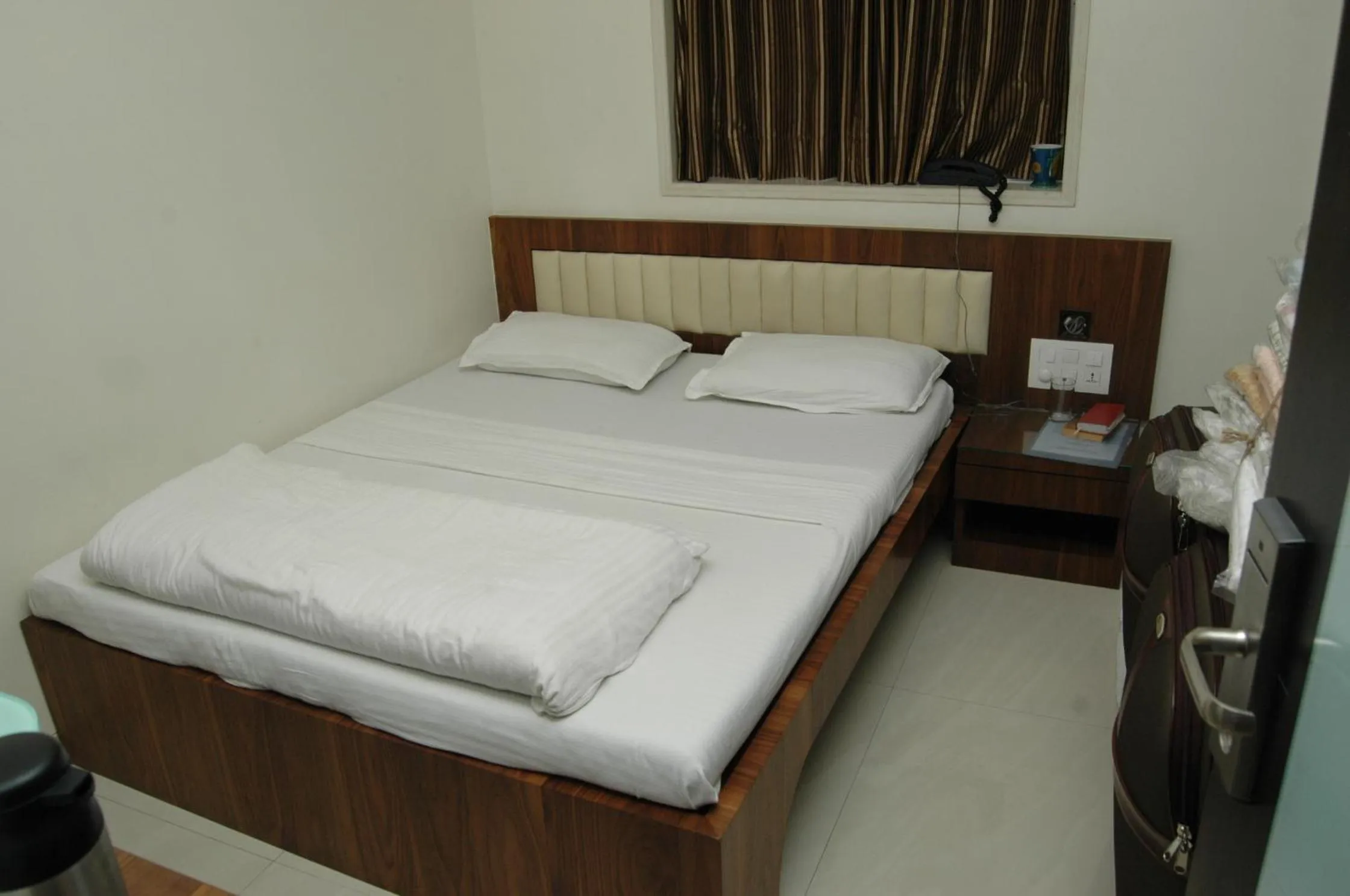 Bed in Hotel Causeway, Colaba