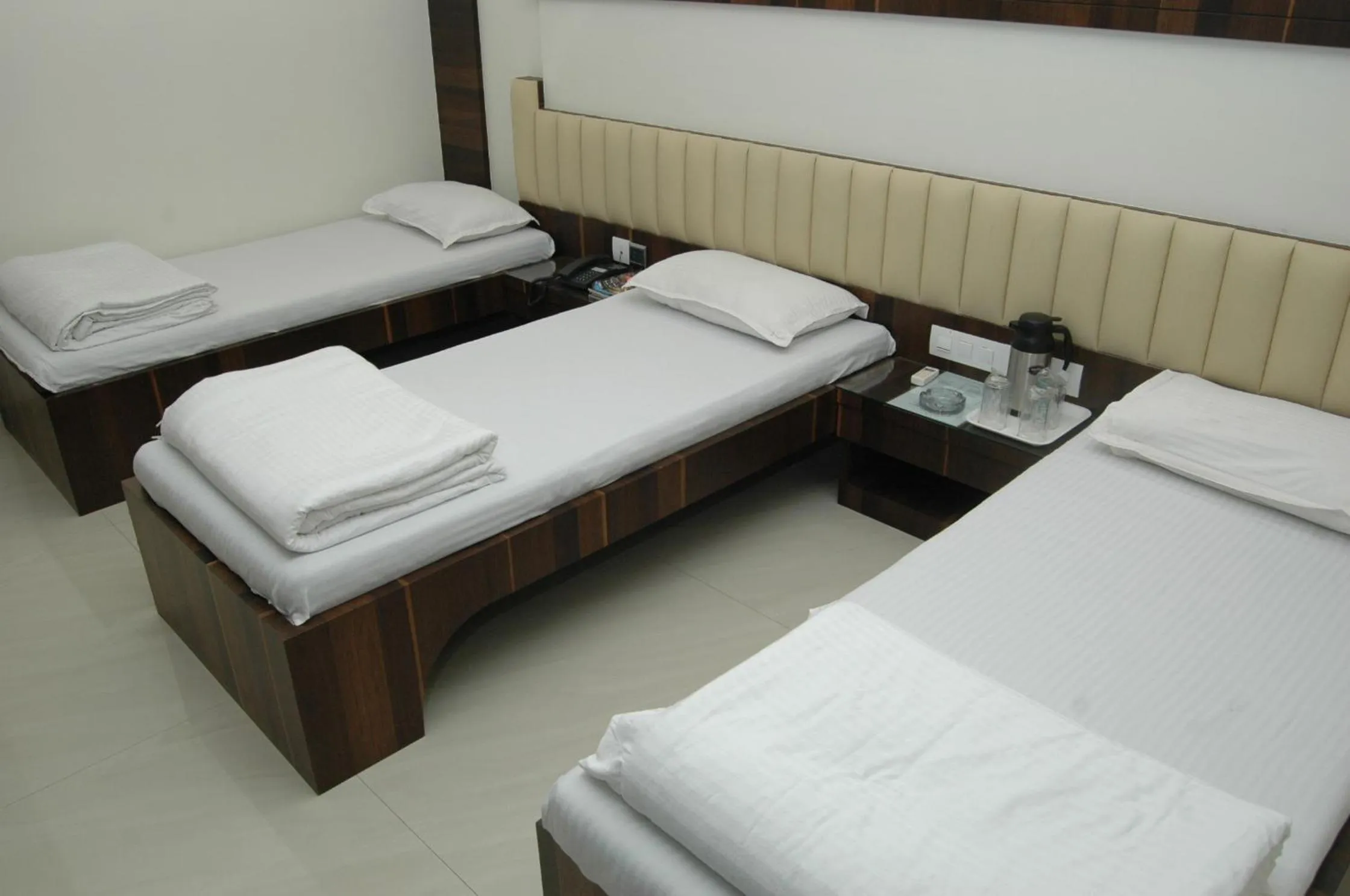 Bed in Hotel Causeway, Colaba