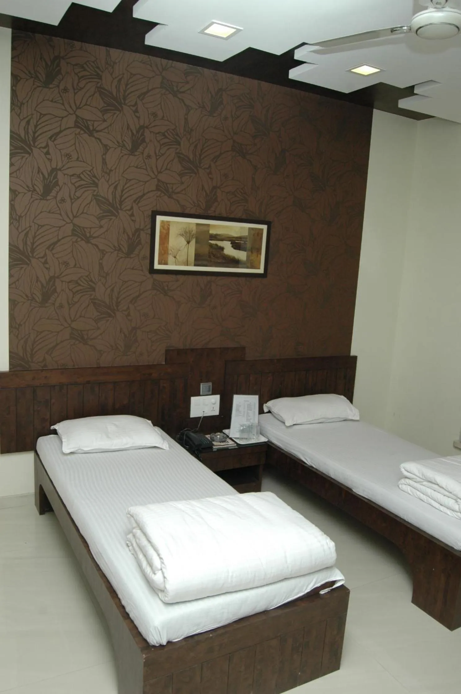 Bed in Hotel Causeway, Colaba