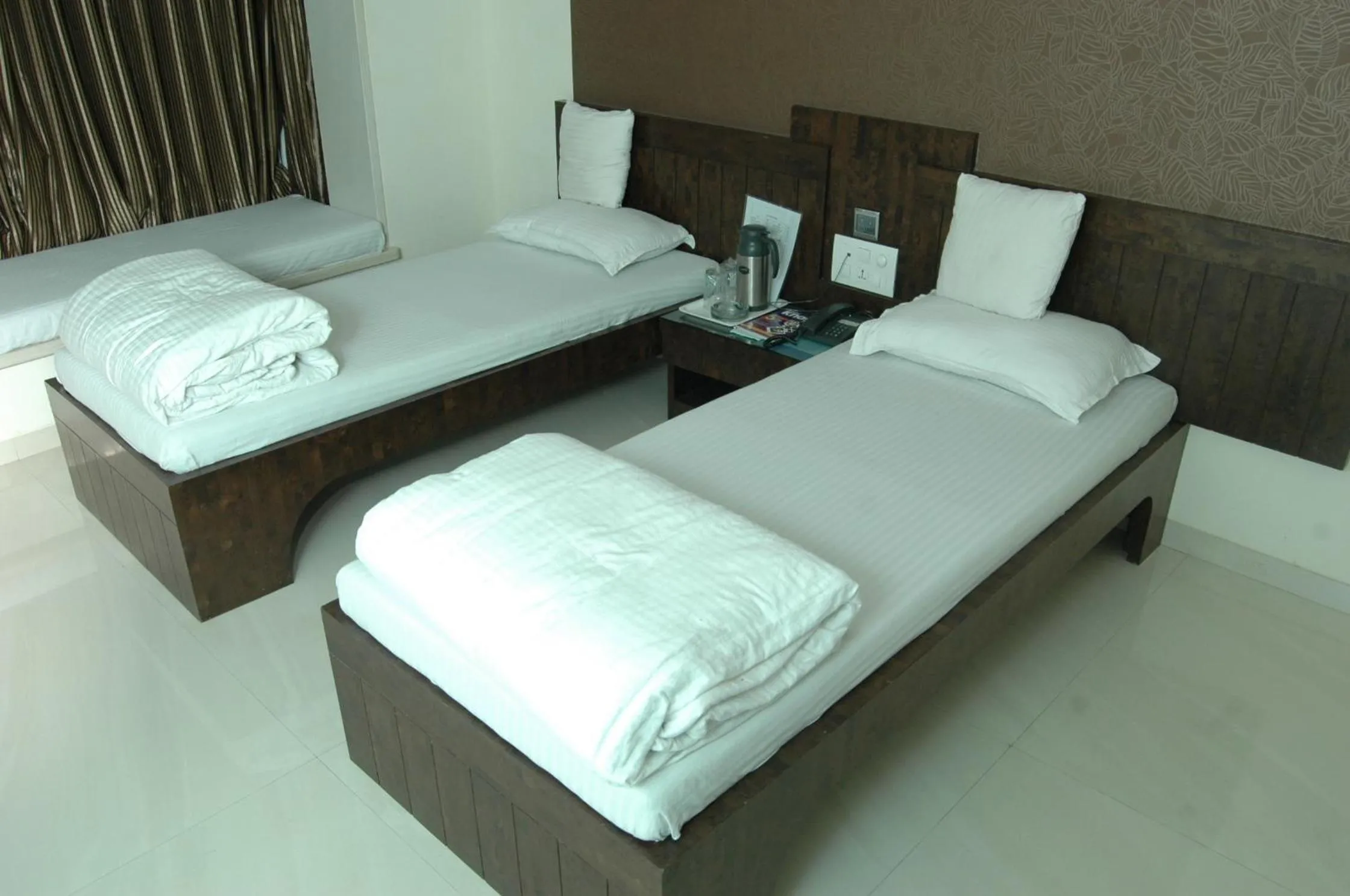 Bed in Hotel Causeway, Colaba