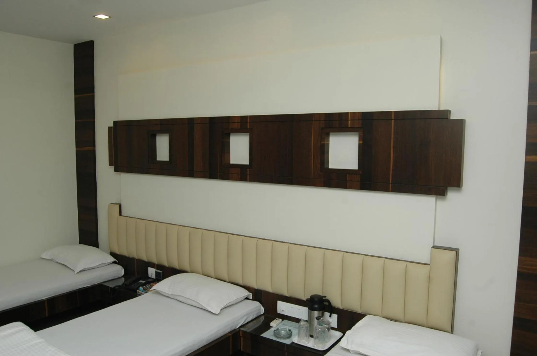 Bed in Hotel Causeway, Colaba