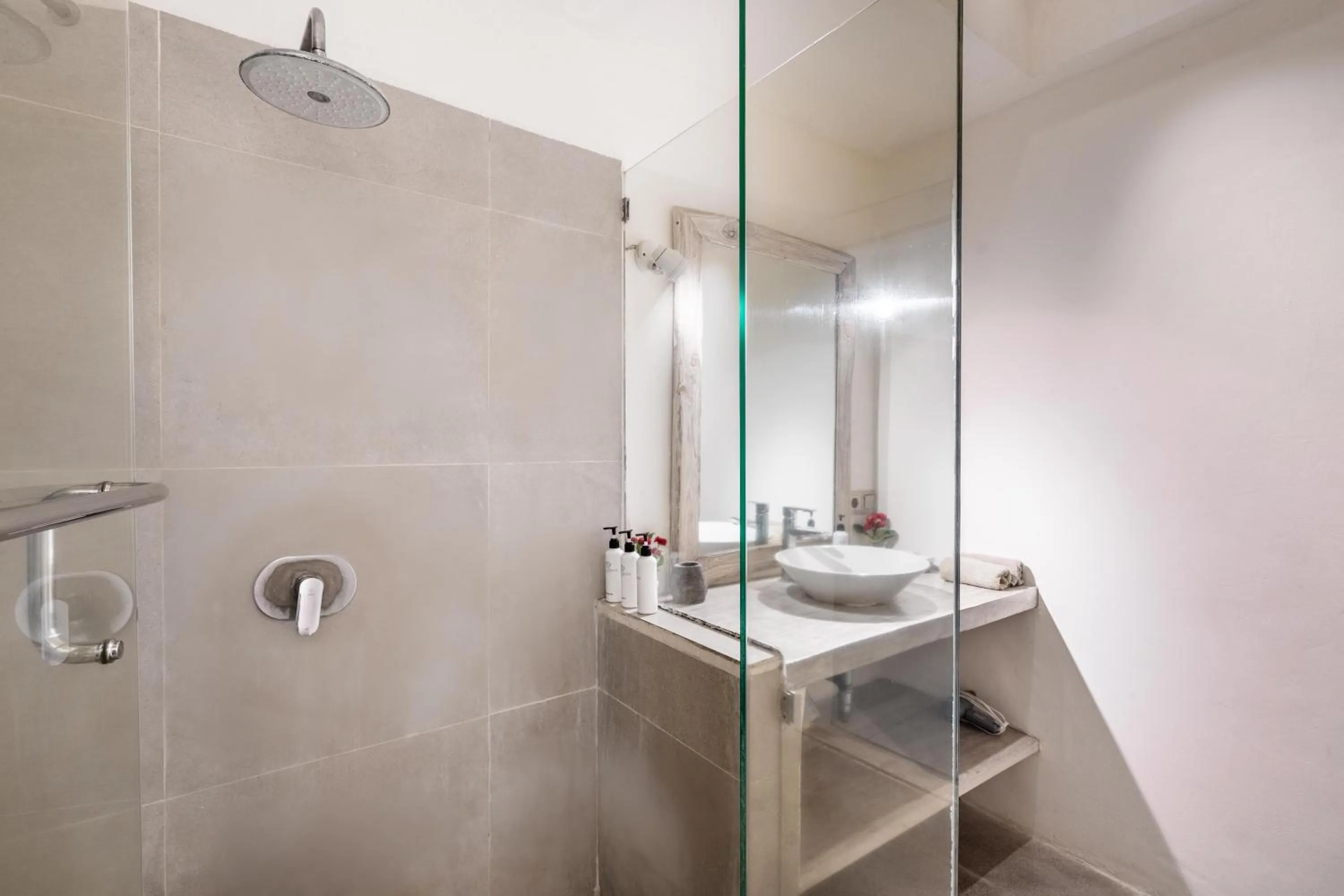 Shower in Villa Oberoi