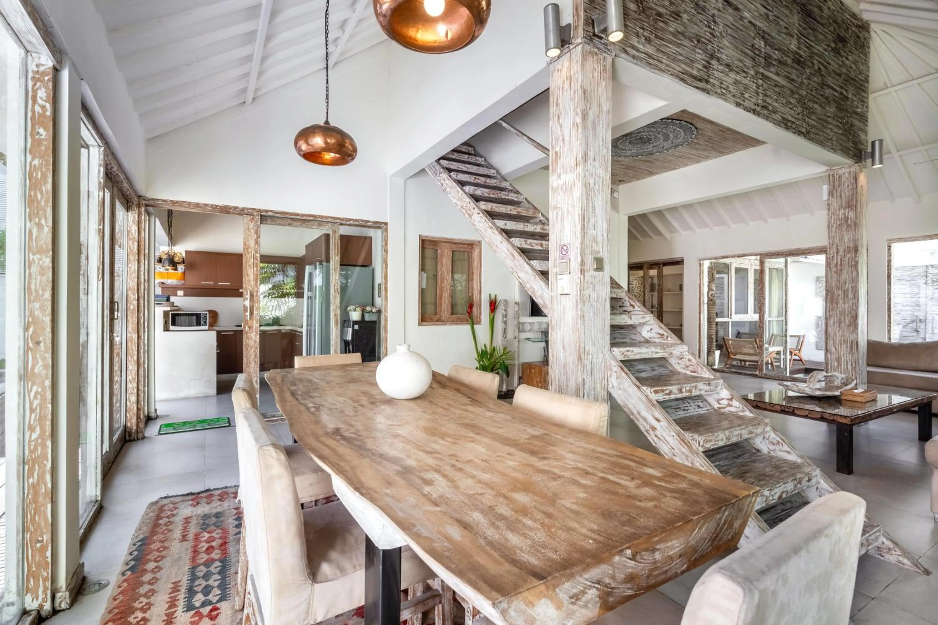 Dining area in Villa Oberoi