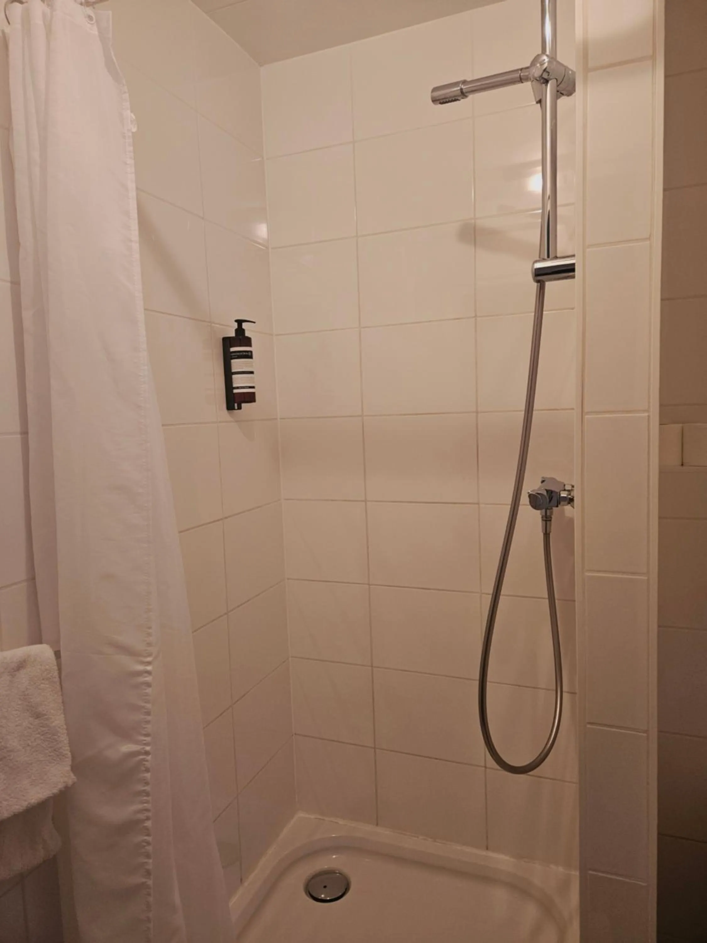 Shower in Hotel de Magneet