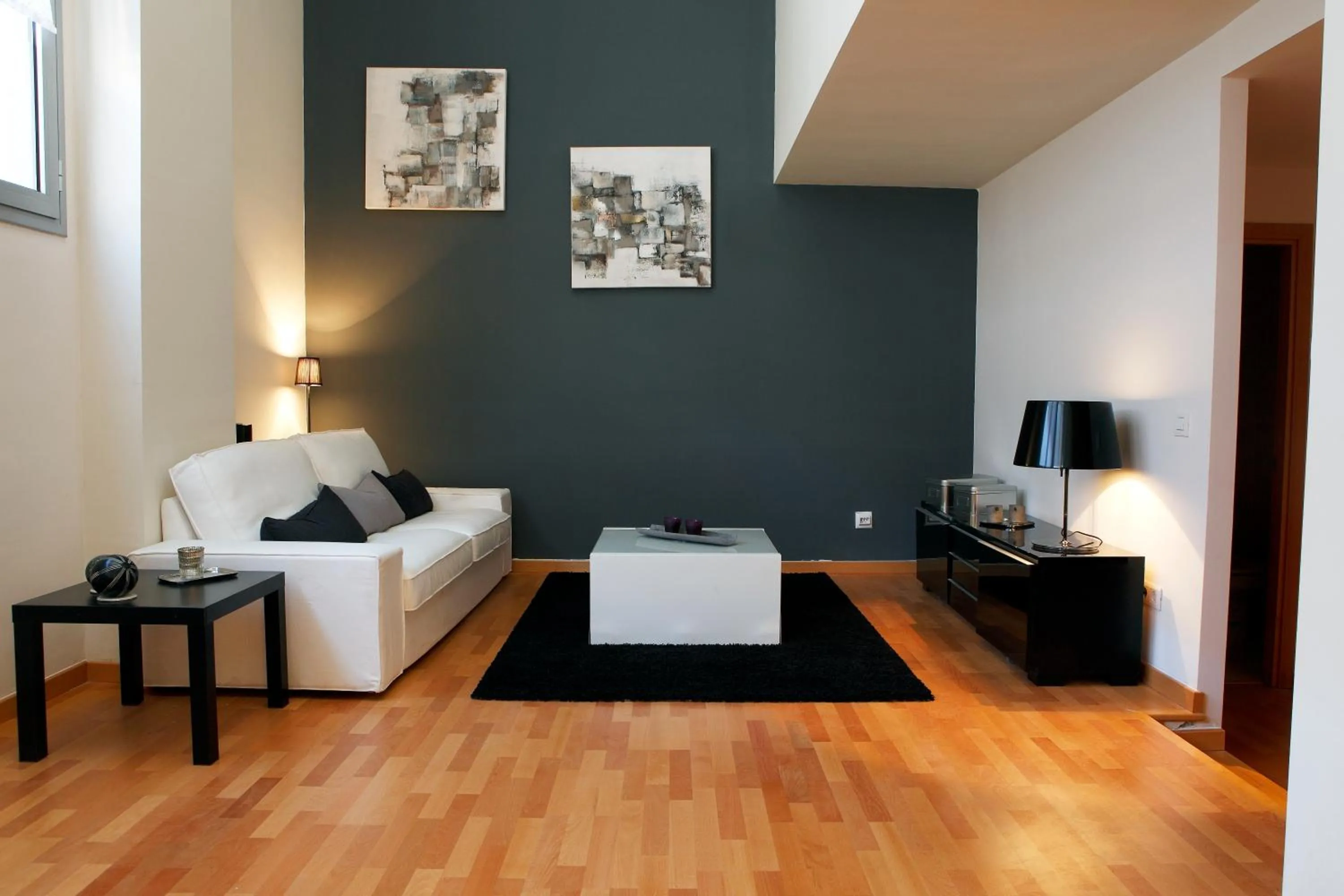 Communal lounge/ TV room, Bed in Fira Duplex