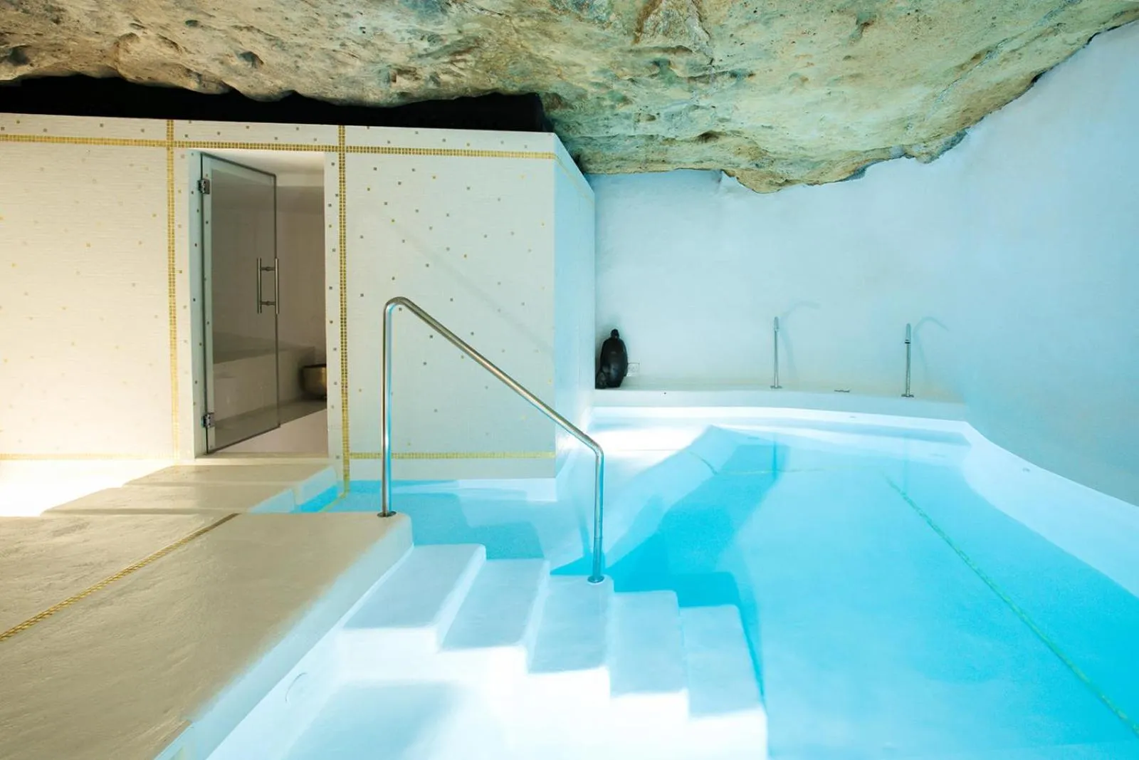 Swimming pool in Faustino Gran Relais & Chateaux