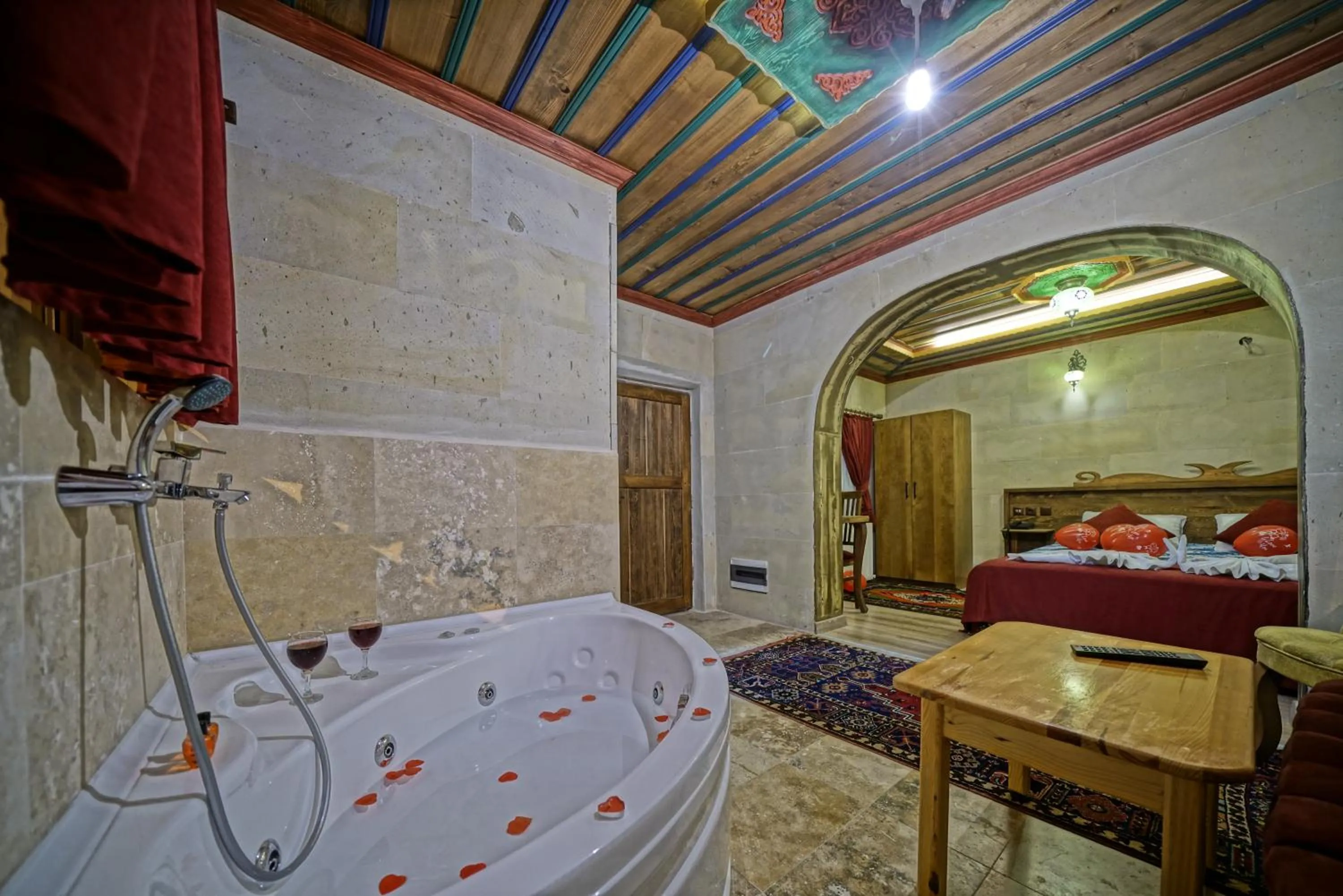 Photo of the whole room, Bed in Cappa Cave Hotel
