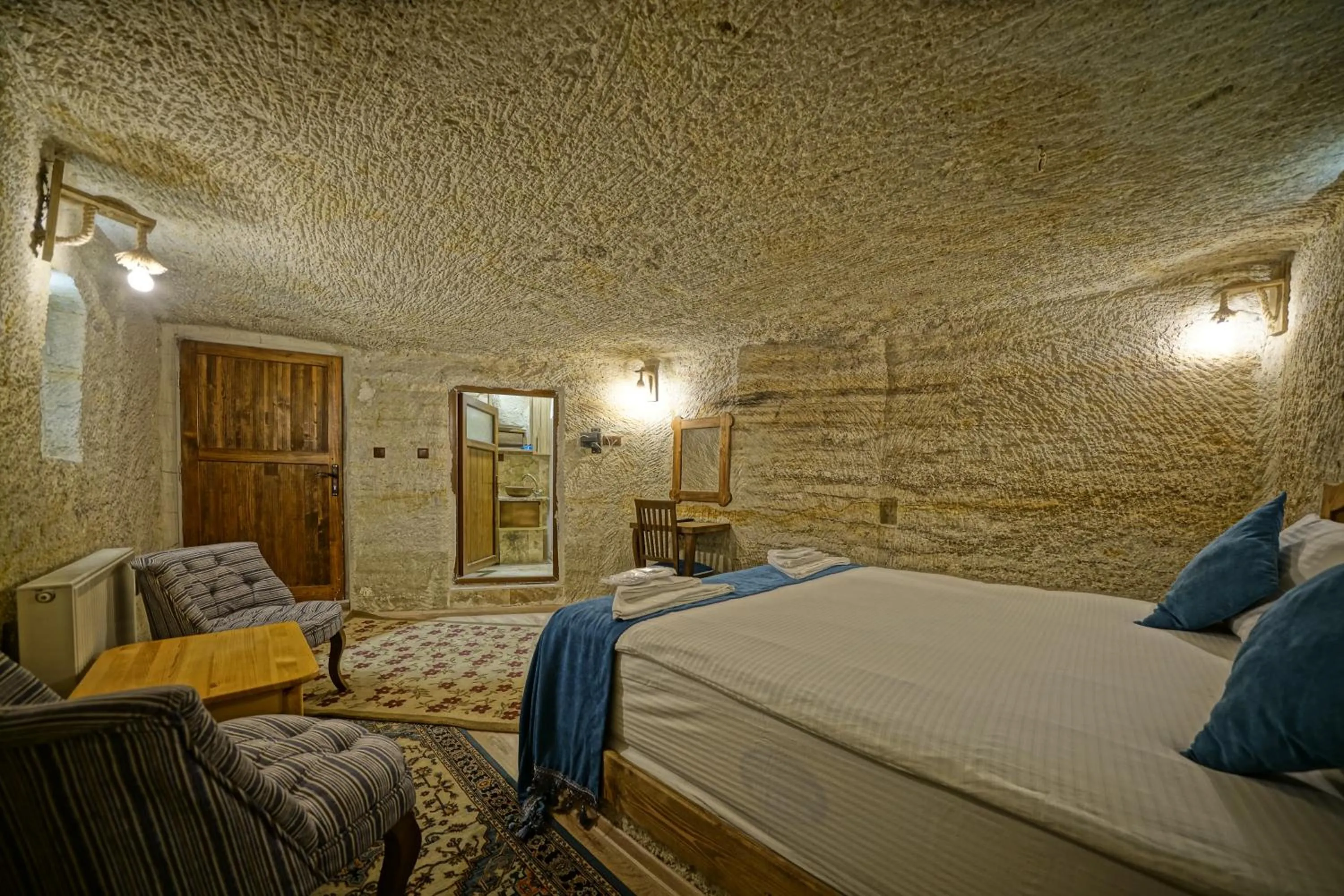 Photo of the whole room, Bed in Cappa Cave Hotel