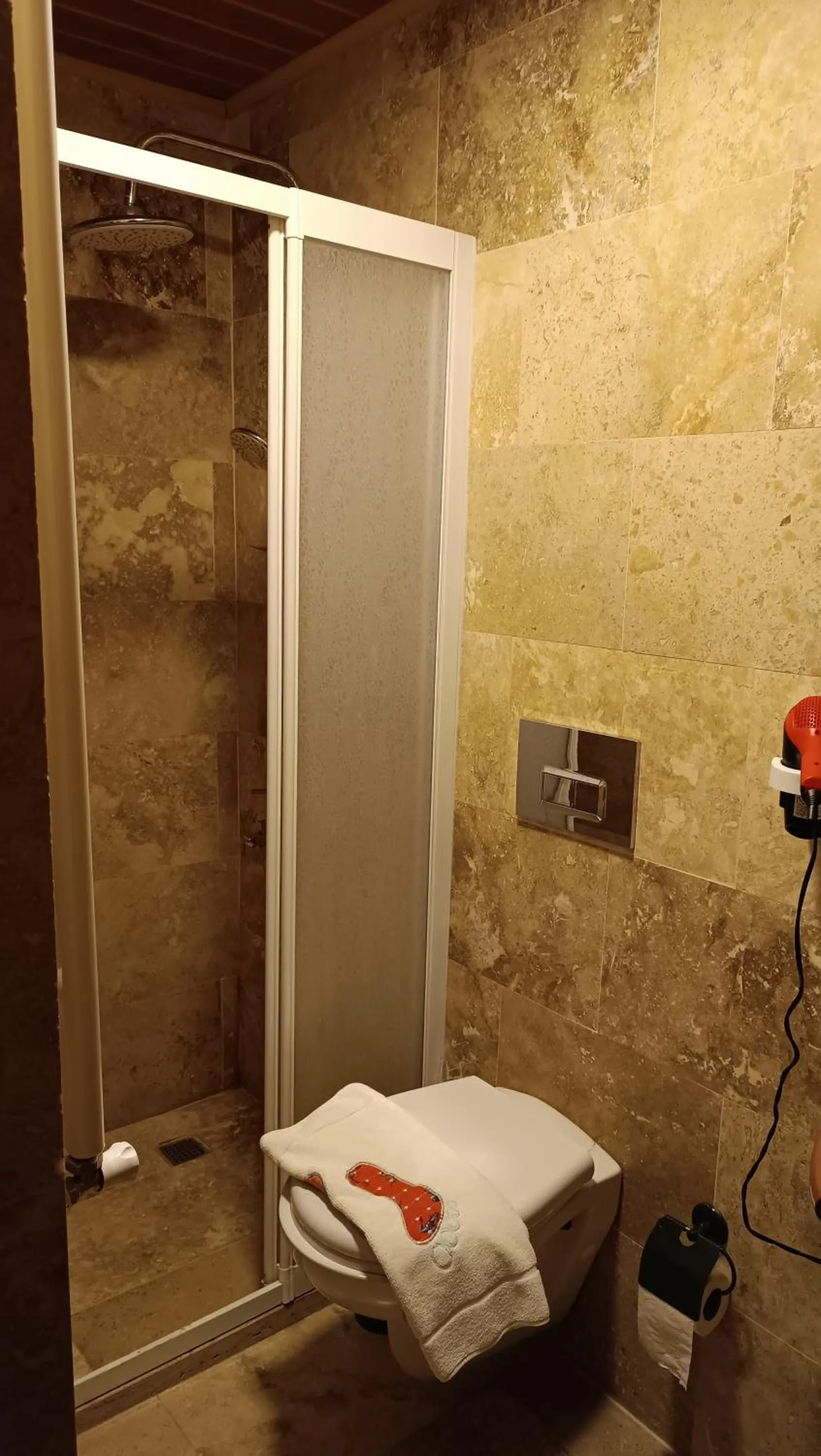 Shower in Cappa Cave Hotel