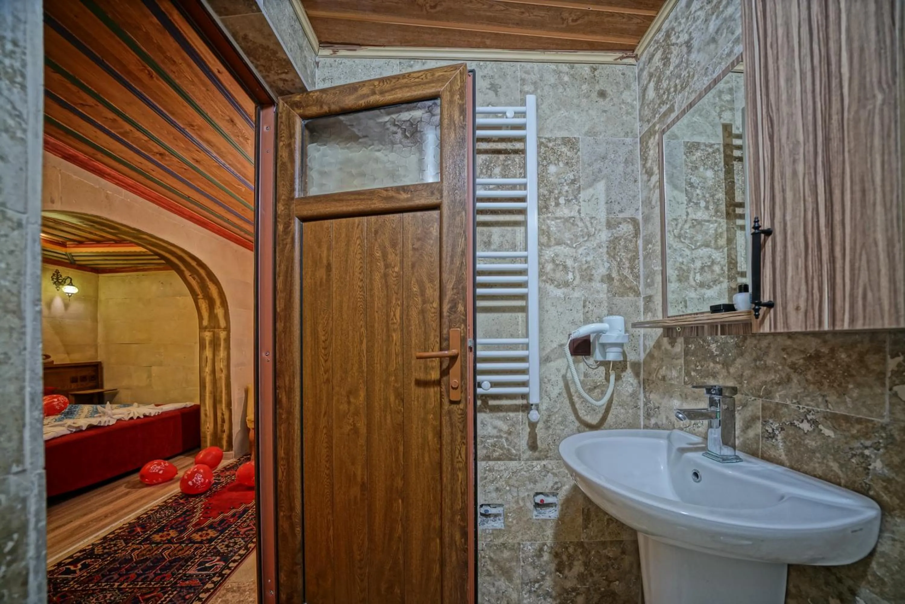 Bathroom, Bed in Cappa Cave Hotel