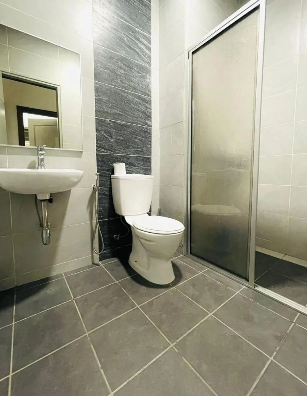 Bathroom in Hotel O Hi-homestay