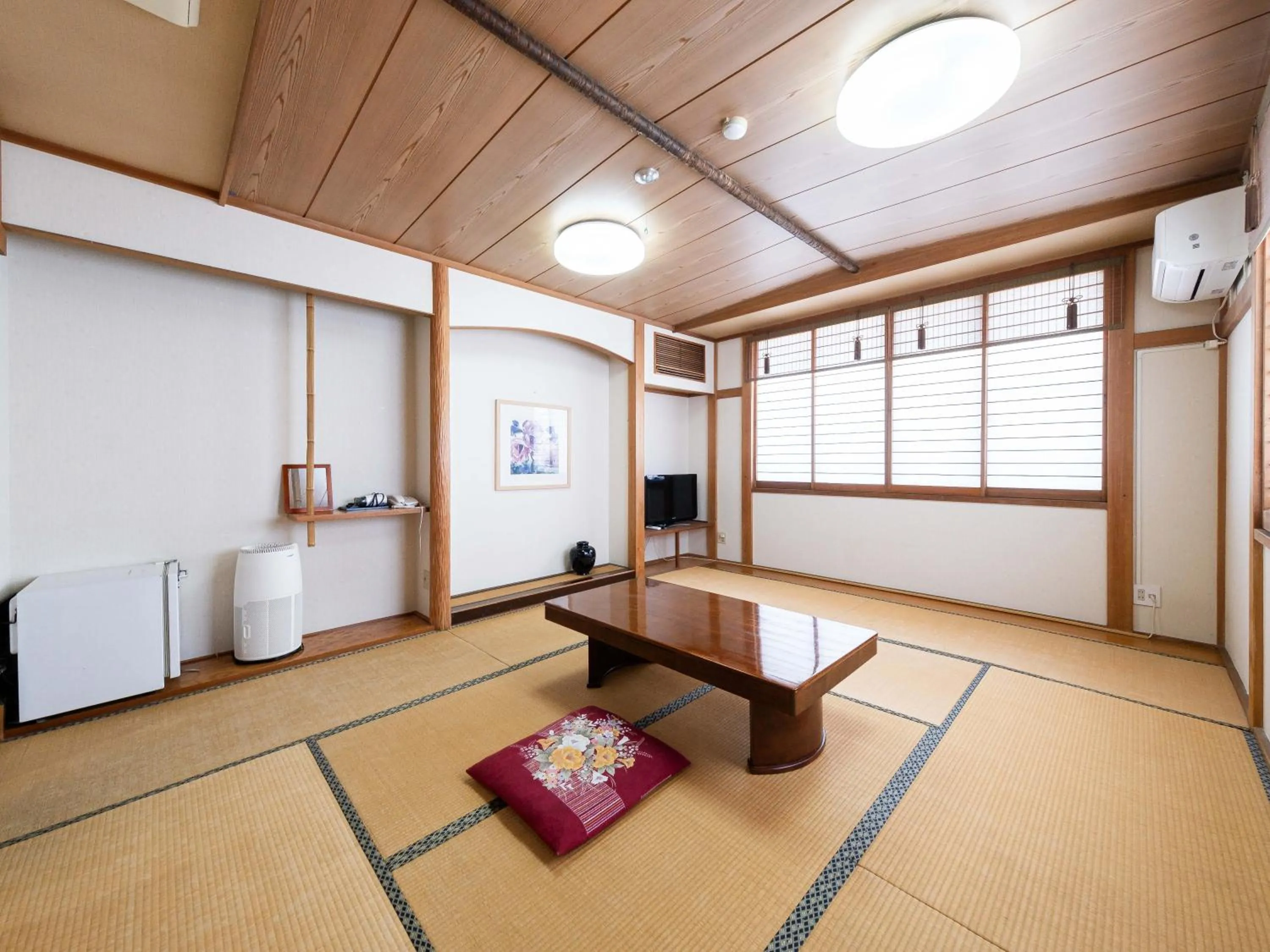 Photo of the whole room in Fuji Sakura Onsen Ryokan