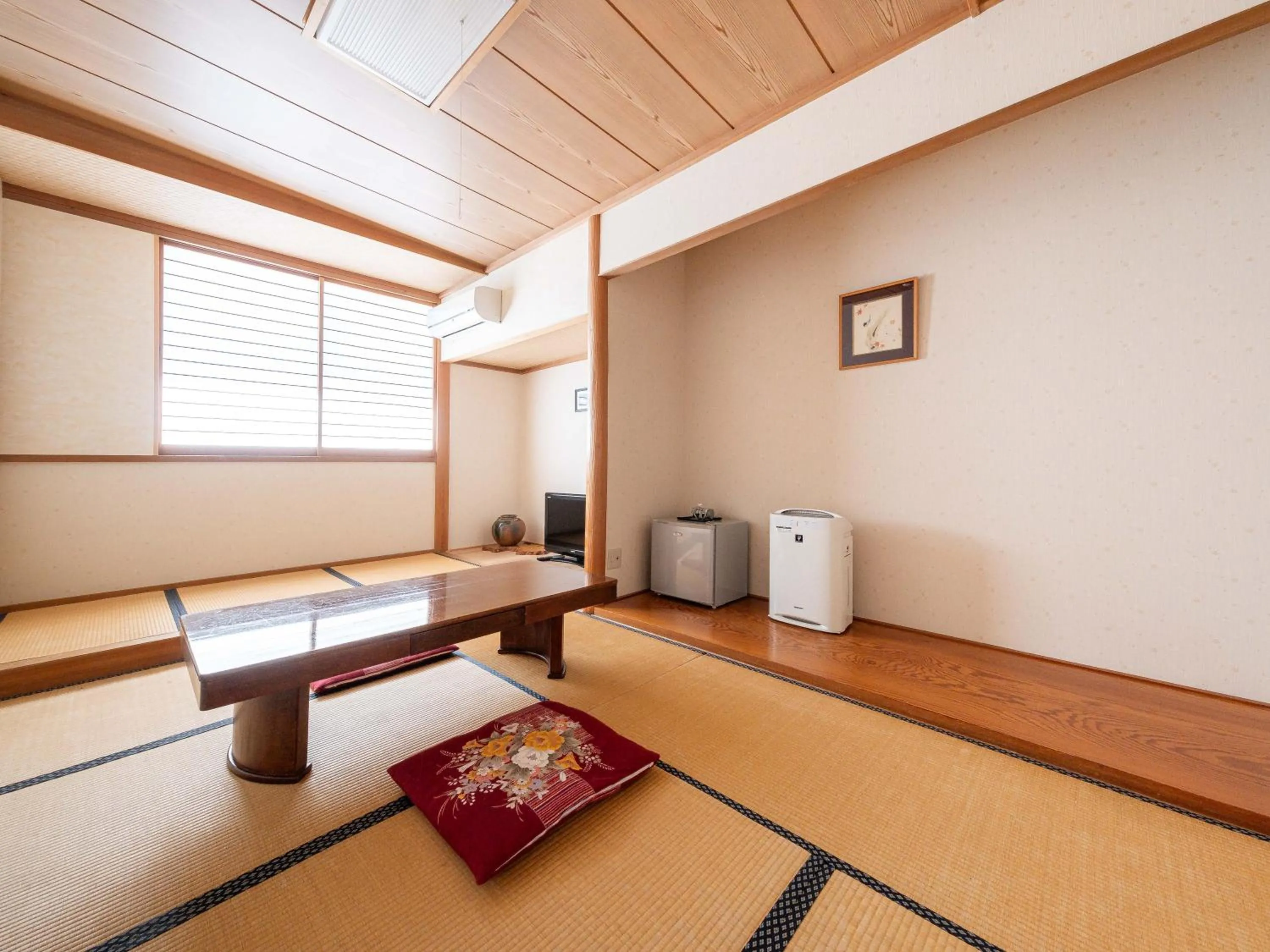 Photo of the whole room in Fuji Sakura Onsen Ryokan