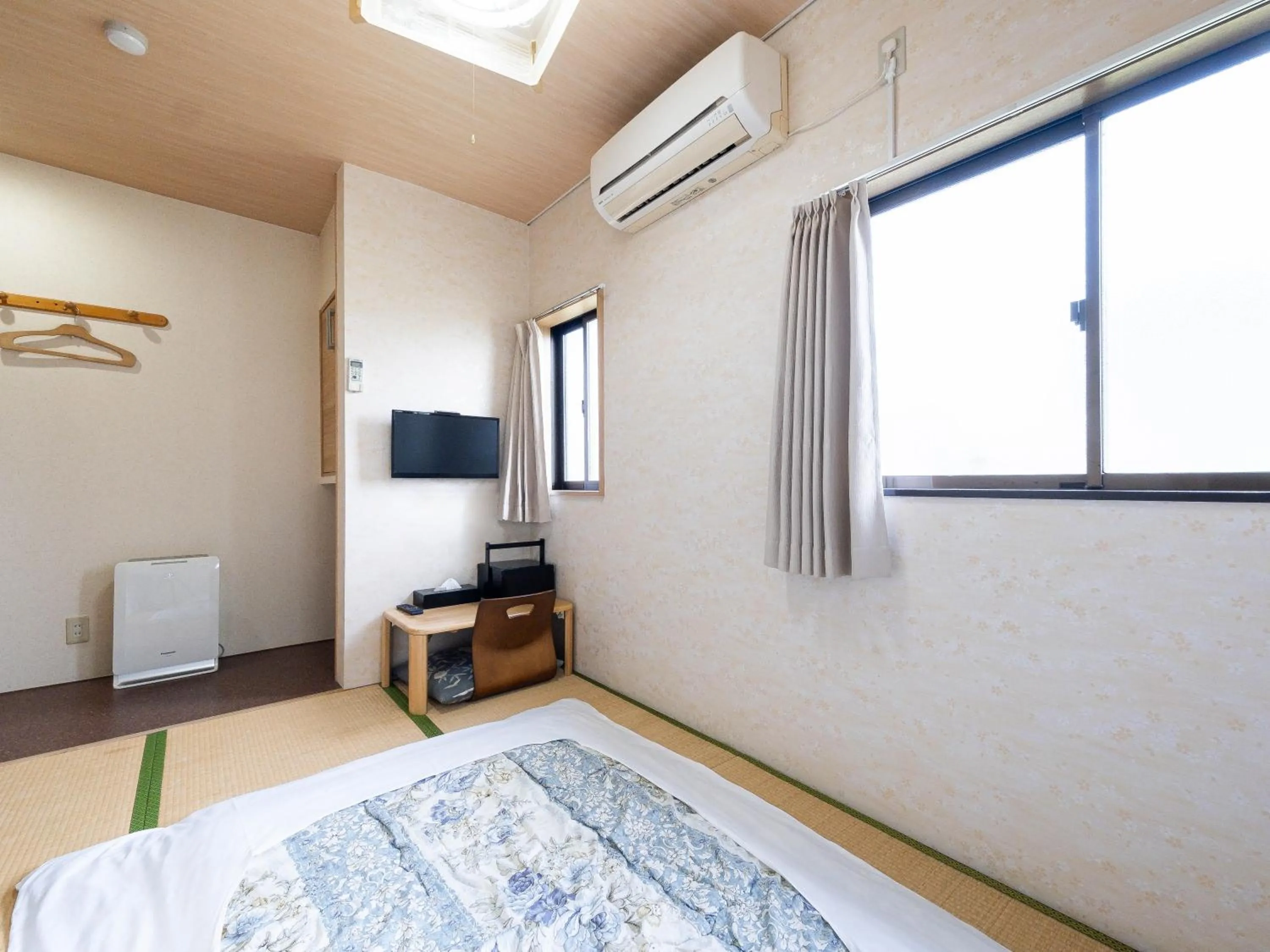 Photo of the whole room, Bed in Fuji Sakura Onsen Ryokan