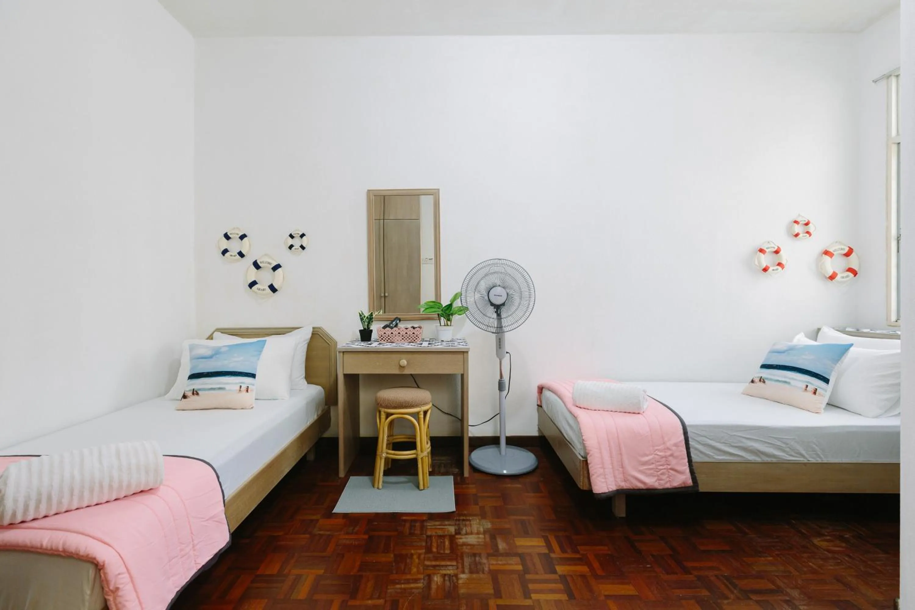 Bed in EE's Seaside House - Homestay 3 min walk to beach