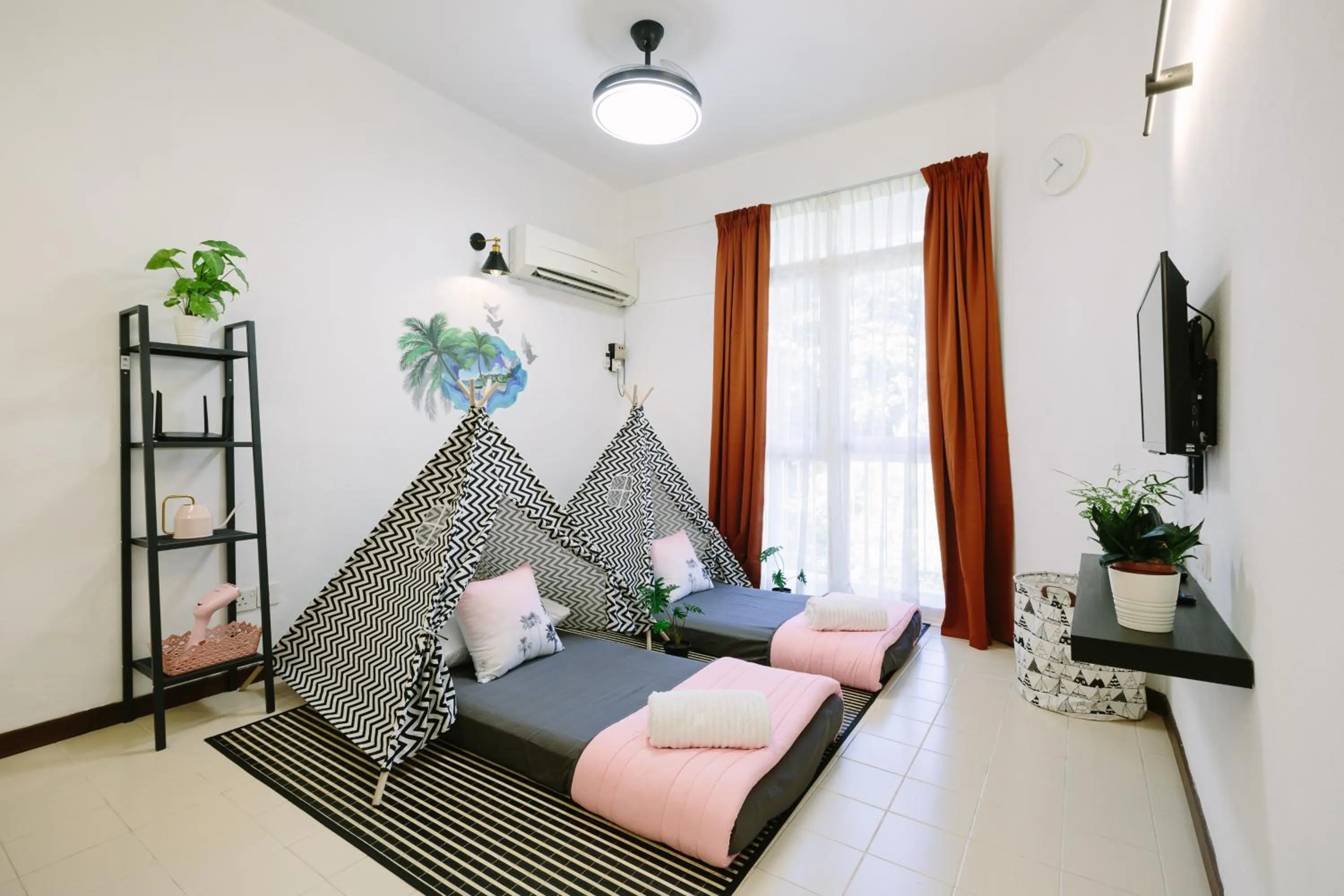 Bed in EE's Seaside House - Homestay 3 min walk to beach