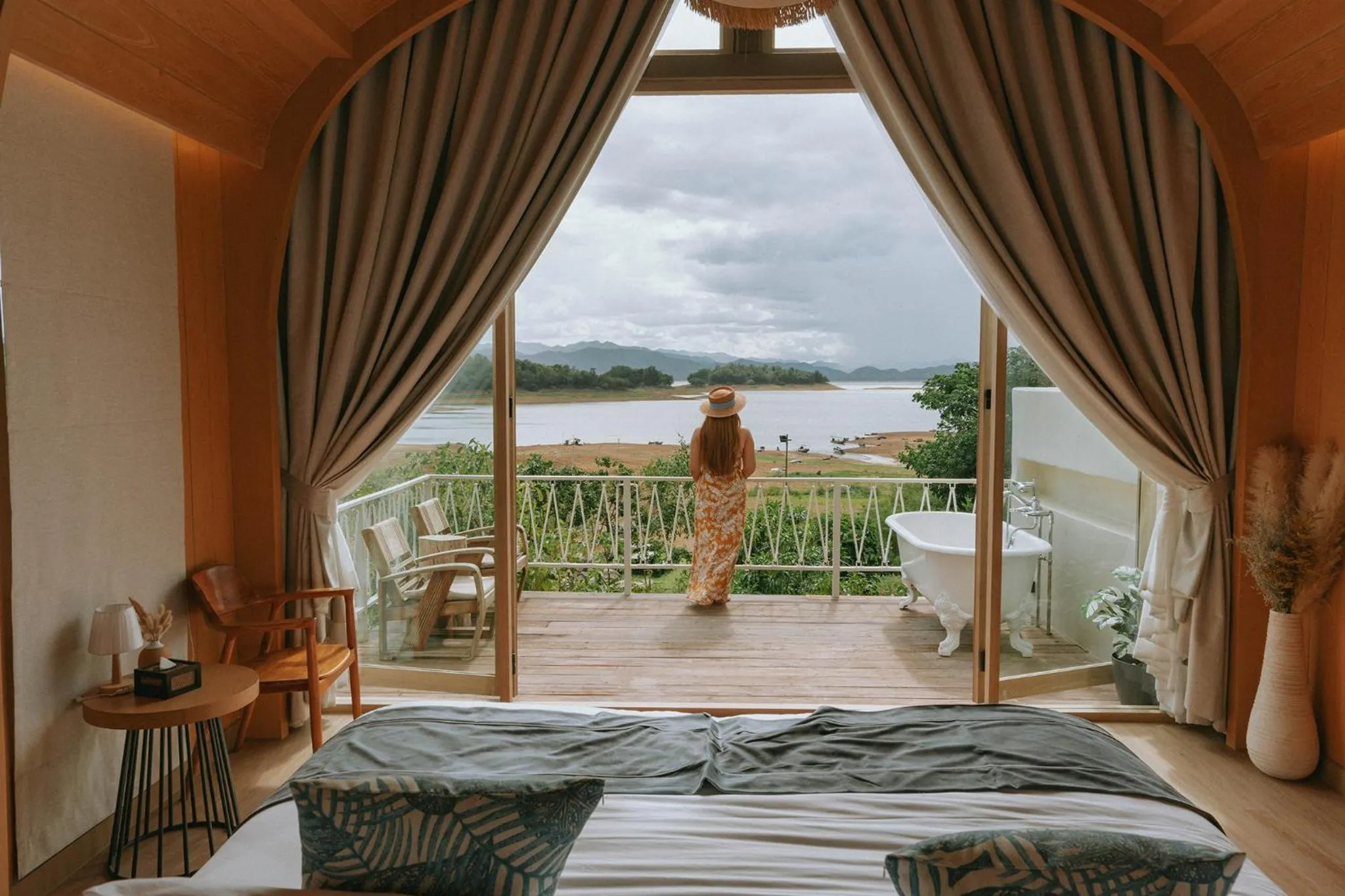 Balcony/Terrace in Le La Lake Resort and Spa