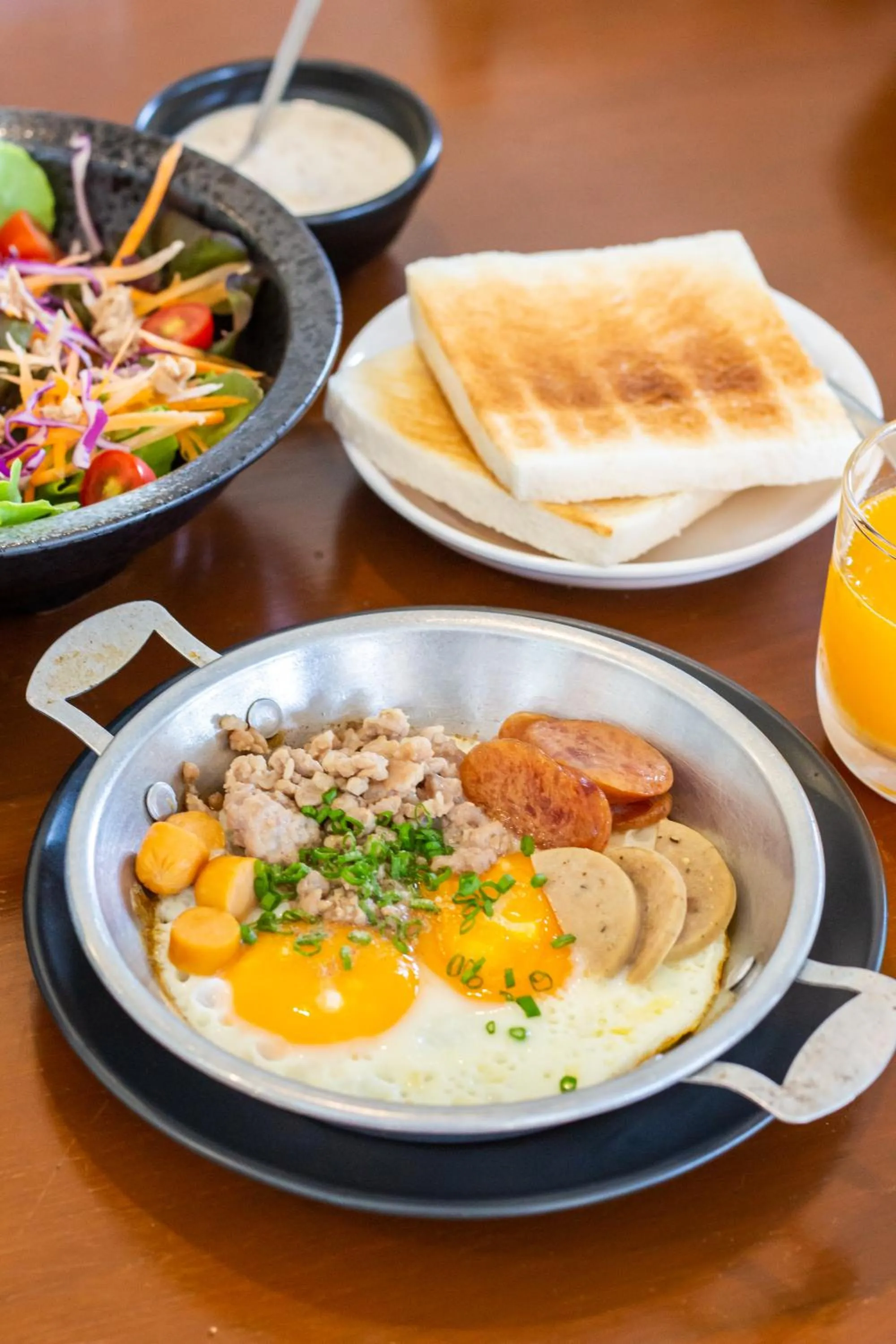 Breakfast in Le La Lake Resort and Spa