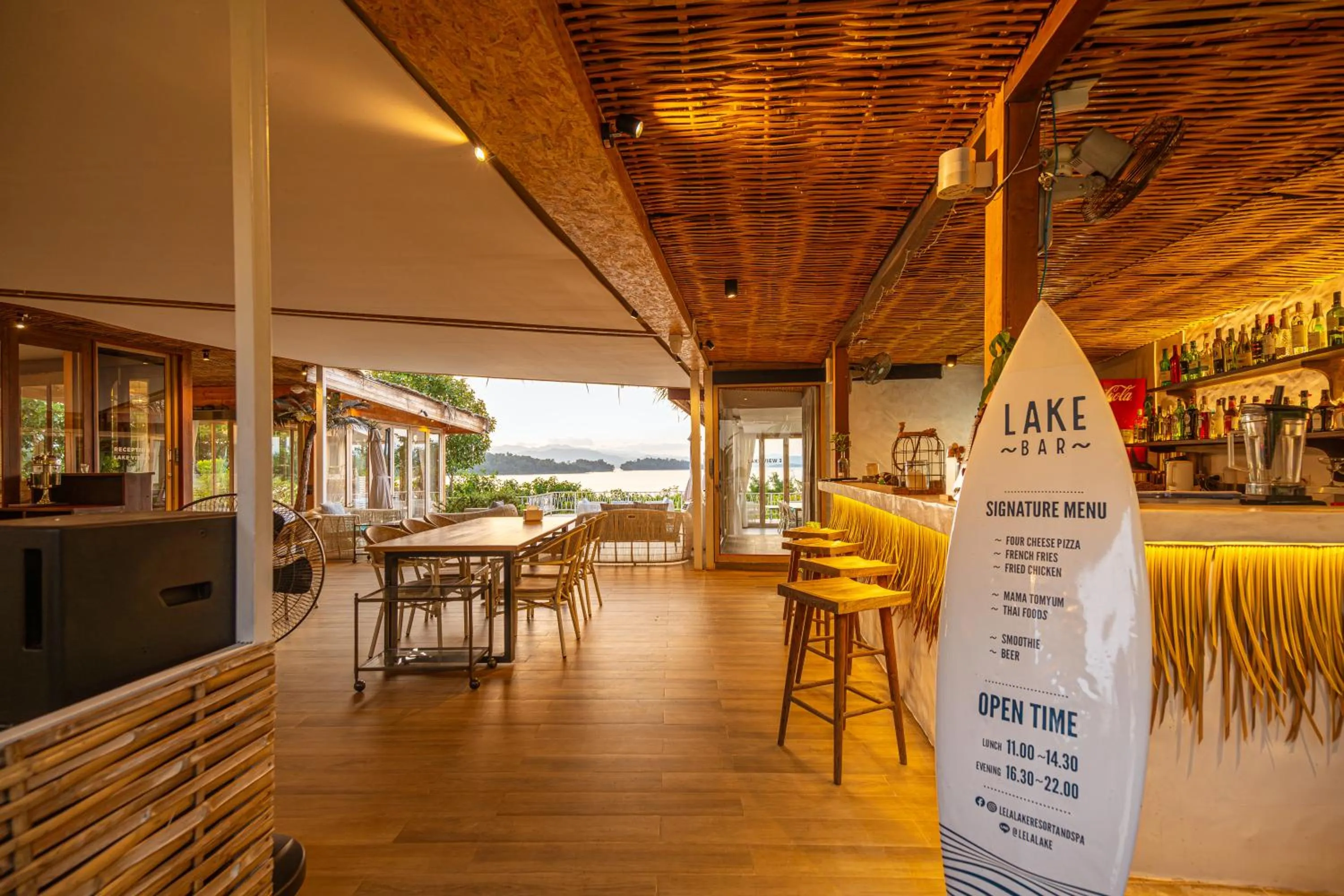 Restaurant/places to eat in Le La Lake Resort and Spa