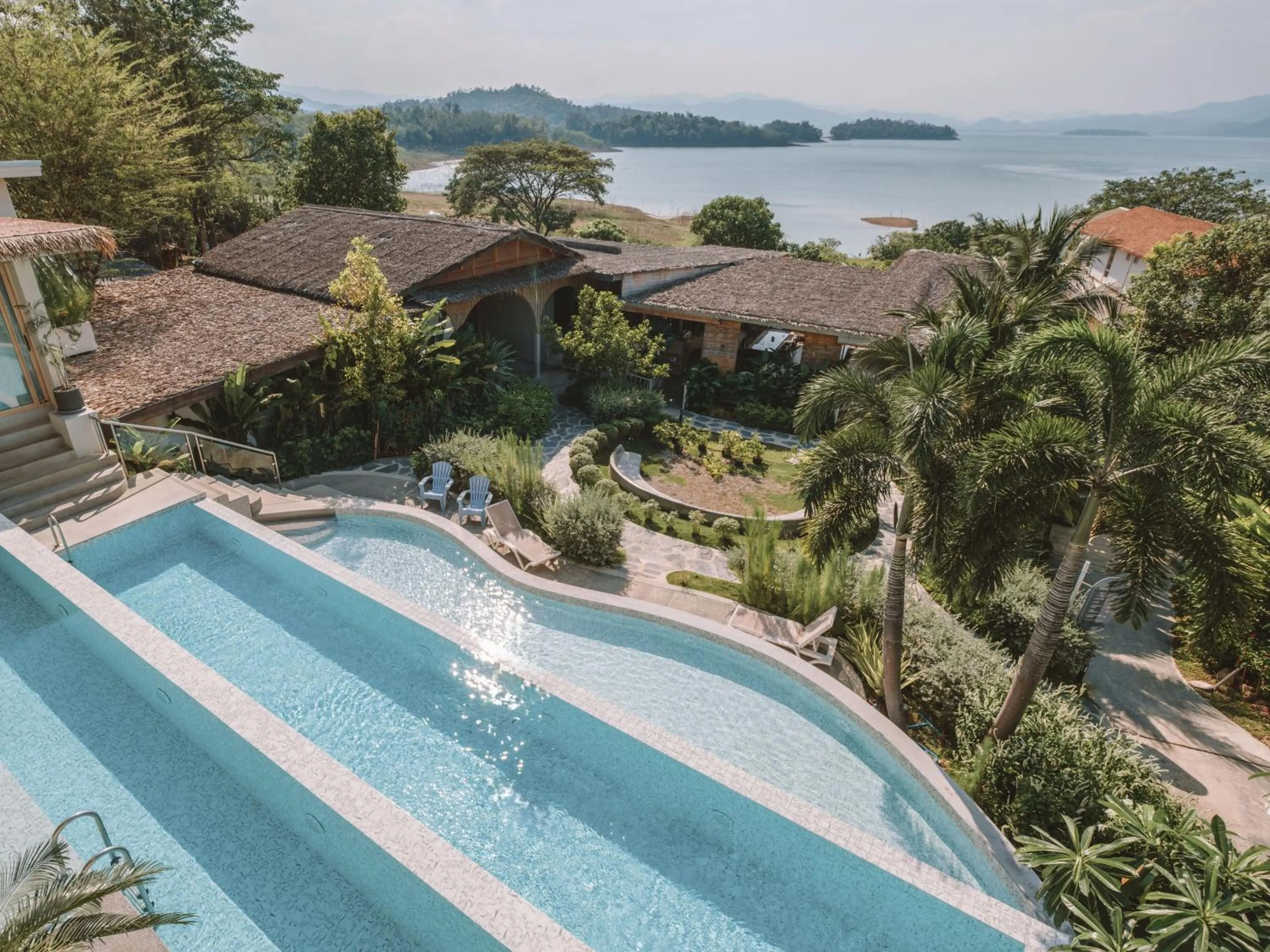 Swimming pool in Le La Lake Resort and Spa